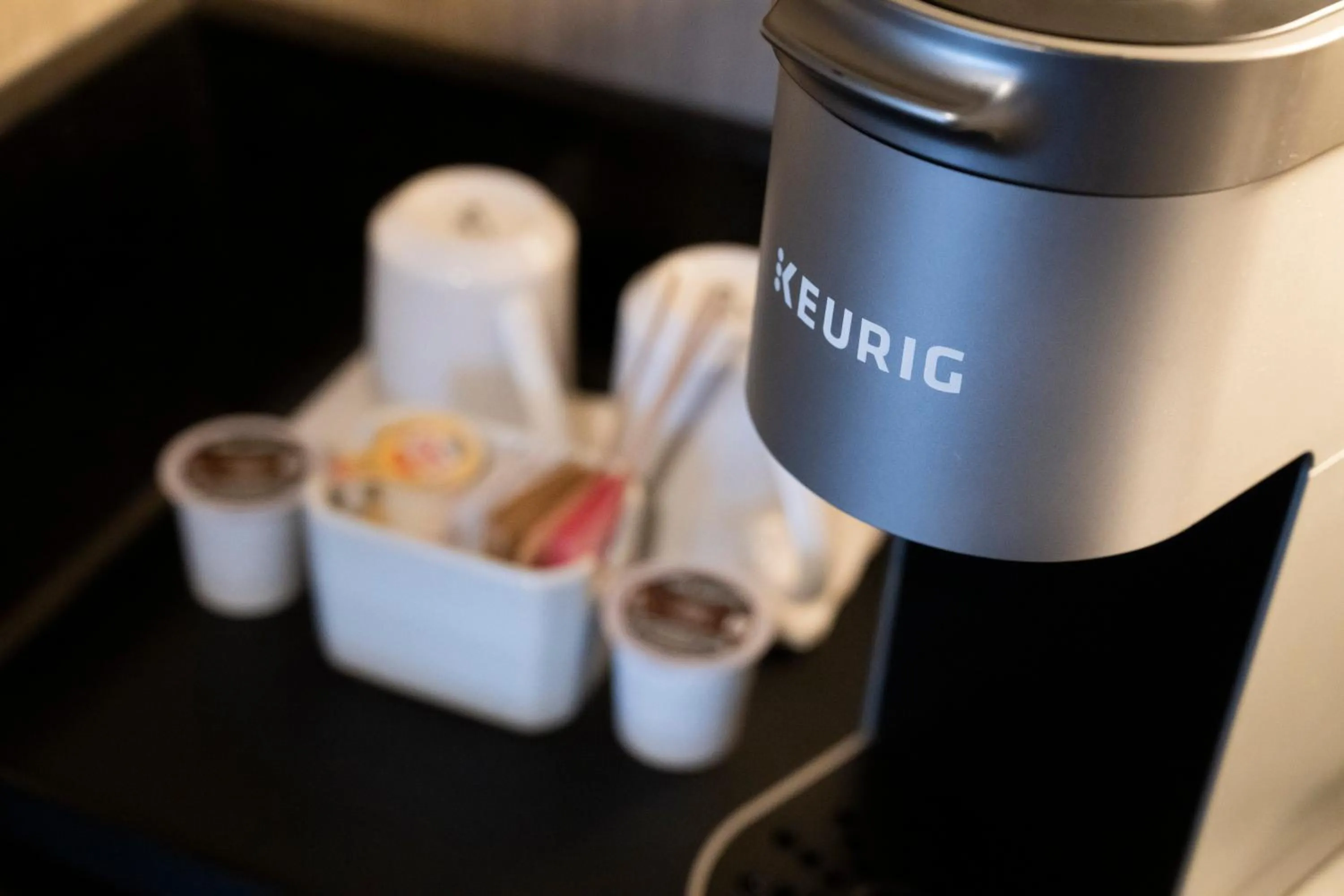 Coffee/tea facilities in Hôtel & Suites Le Dauphin Québec