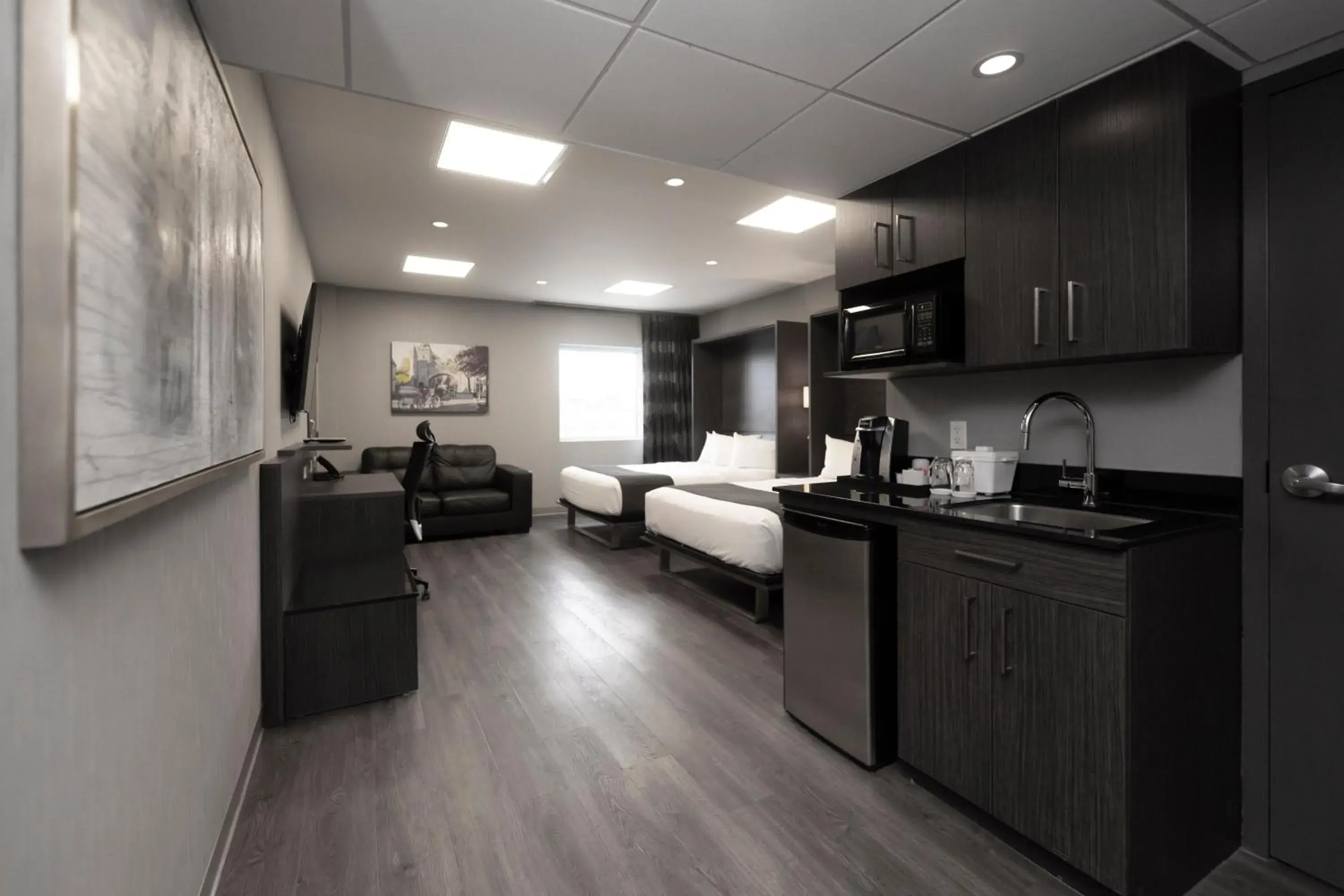 Queen Studio - Disability Access (2 Adults + 2 Children) in Hôtel & Suites Le Dauphin Québec Queen Studio - Disability Access (2 Adults + 2 Children) in Hôtel & Suites Le Dauphin Québec