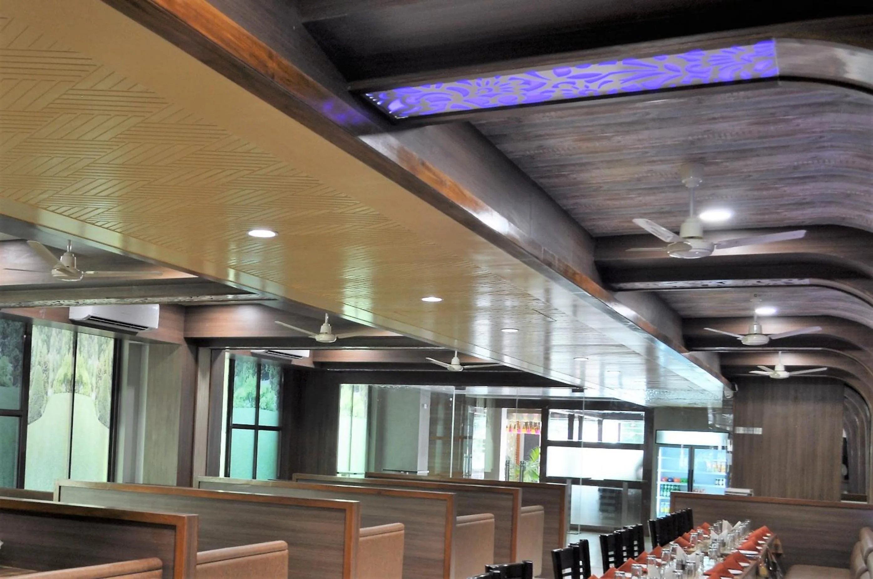 Restaurant/places to eat in Hotel Continental Blue