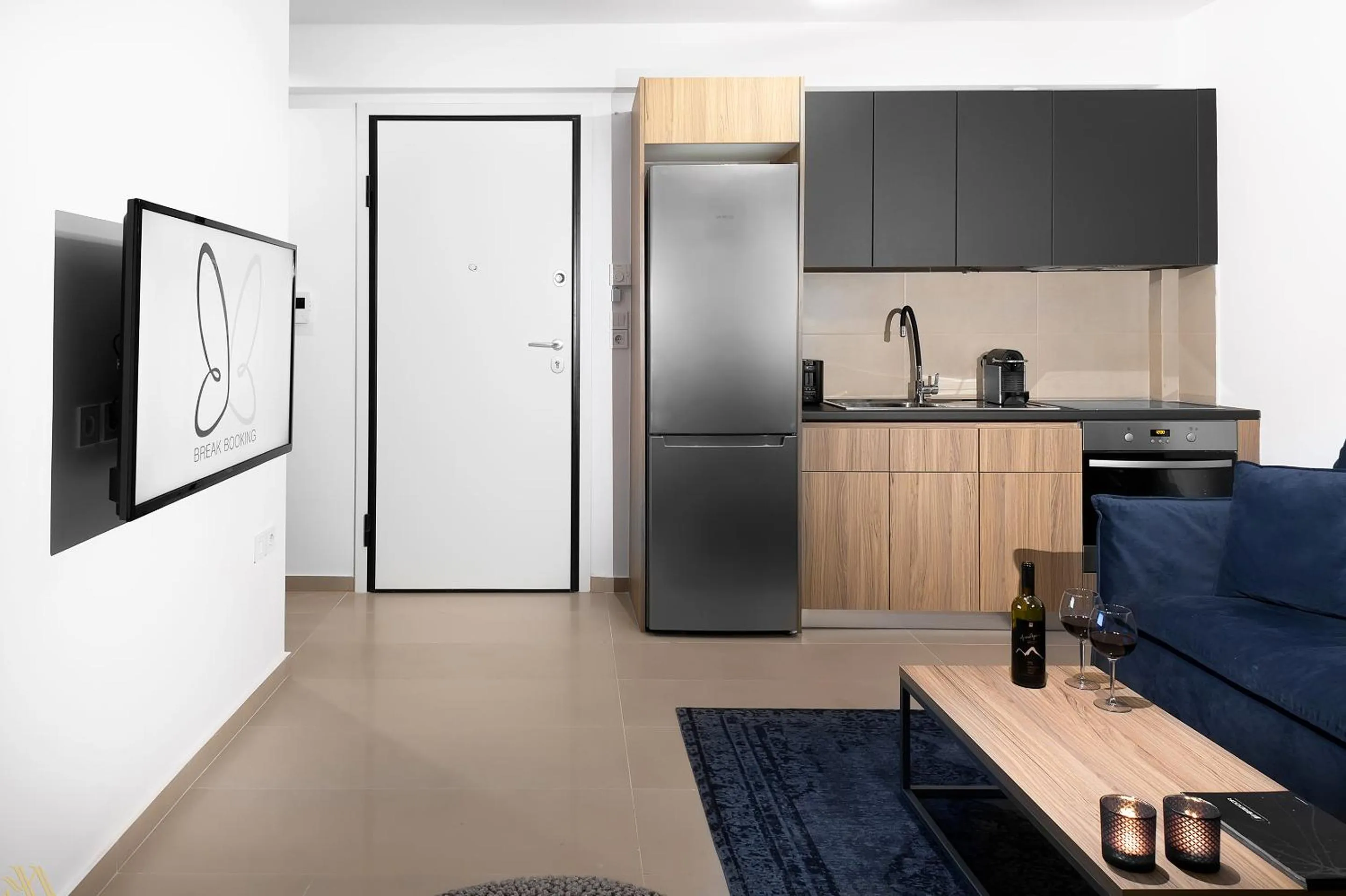 TV and multimedia in Elysium Boutique Apartments