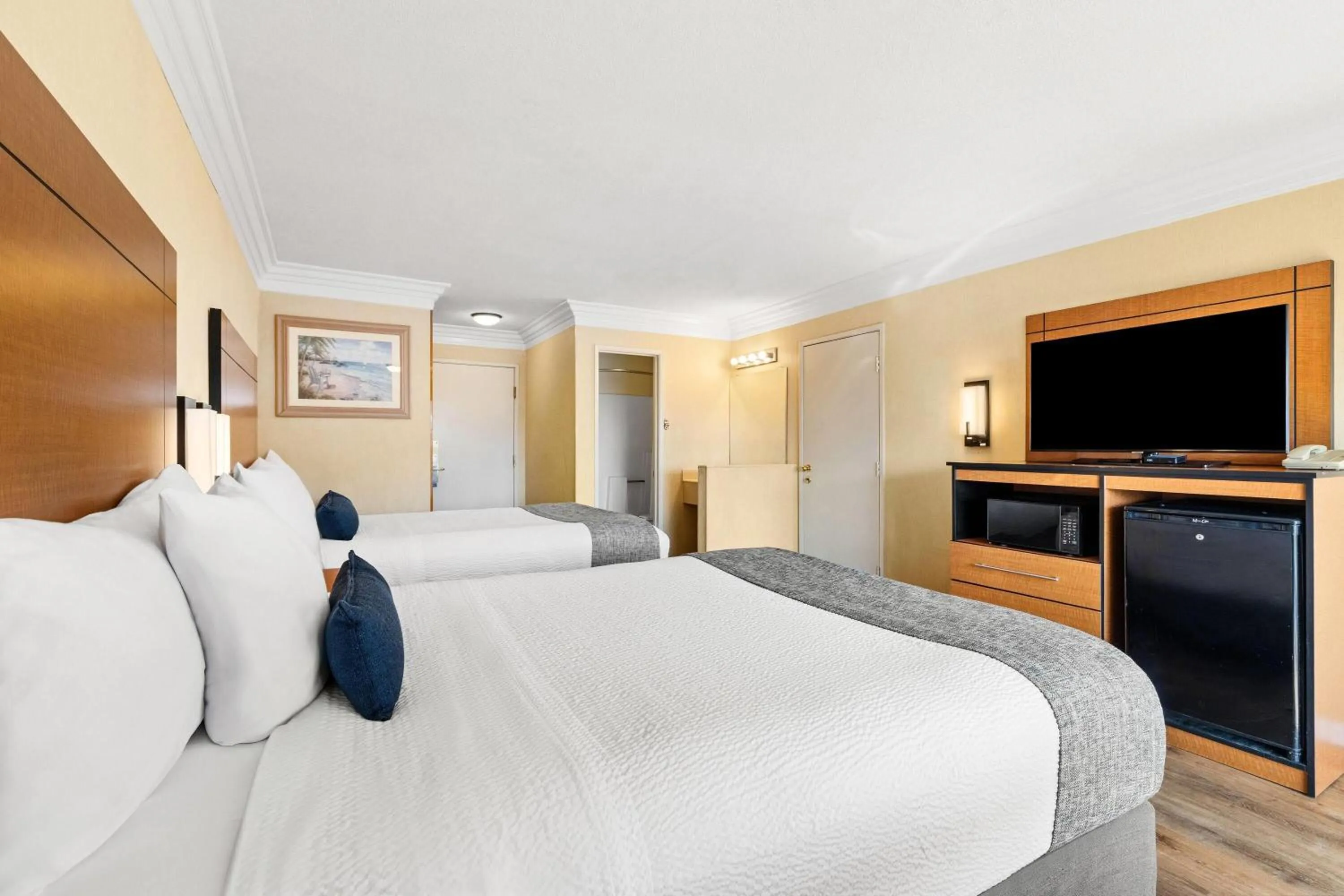 Bed in Travelodge by Wyndham San Clemente Beach