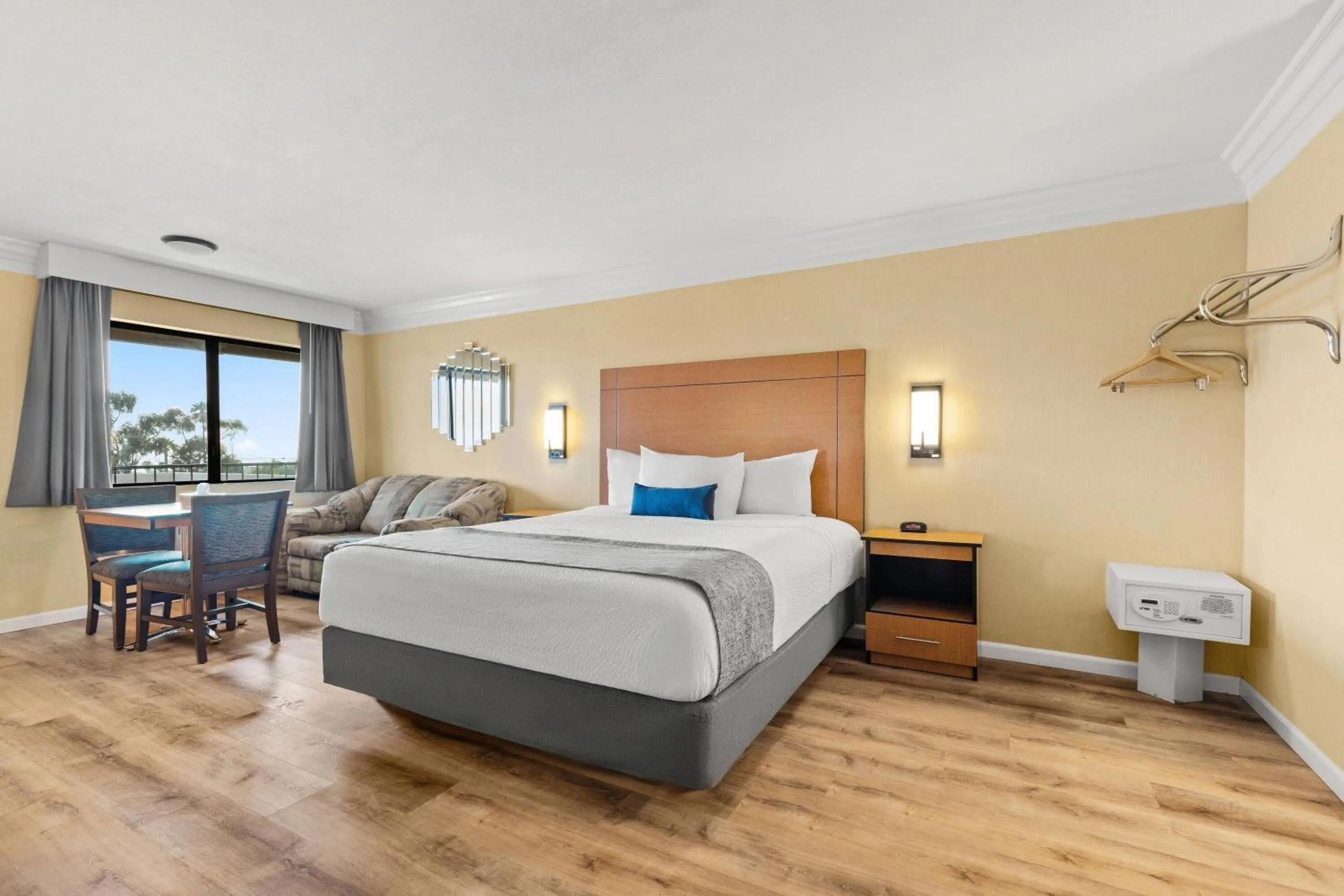 Bed in Travelodge by Wyndham San Clemente Beach