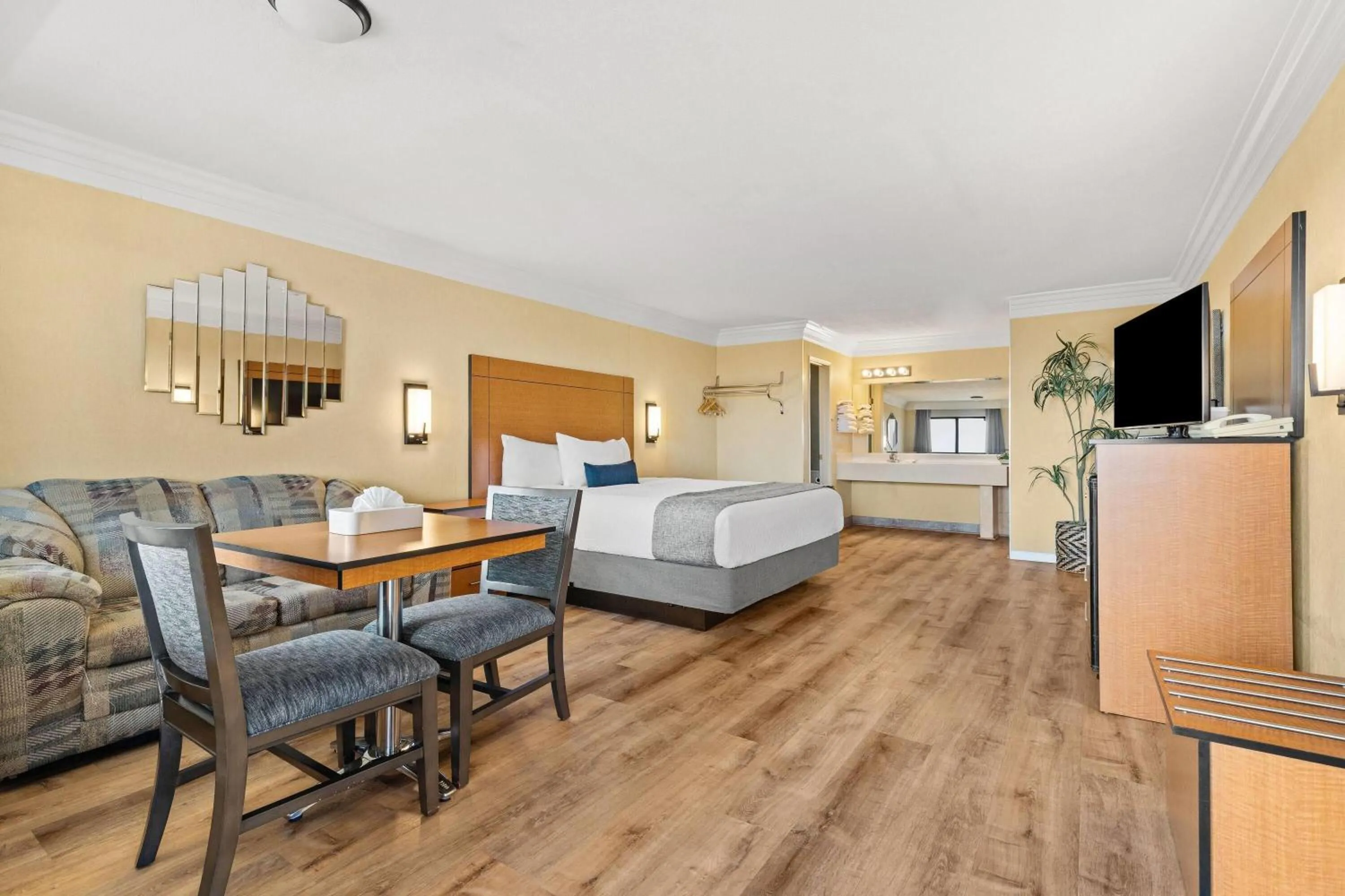 Bed in Travelodge by Wyndham San Clemente Beach