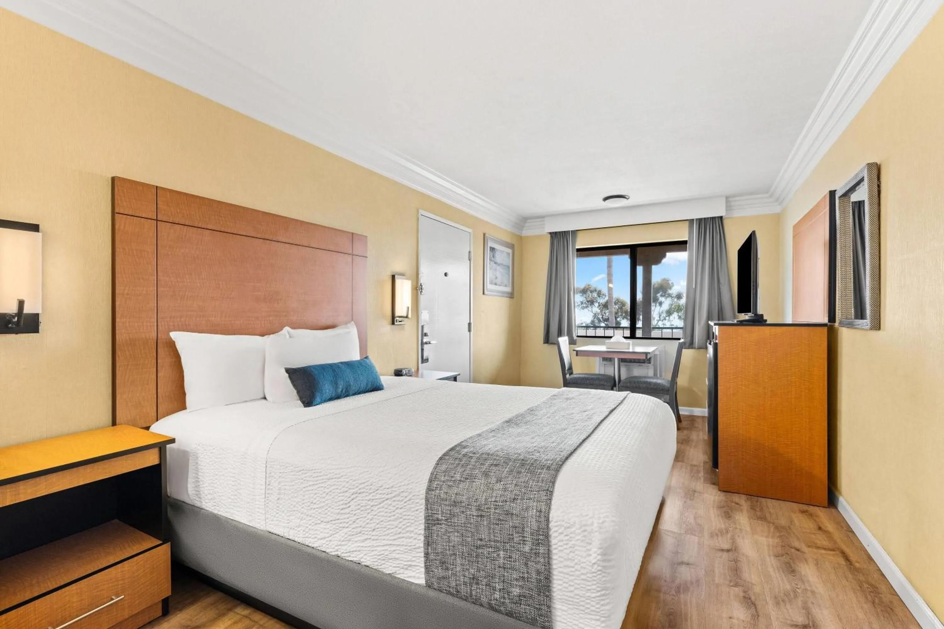 Bed in Travelodge by Wyndham San Clemente Beach