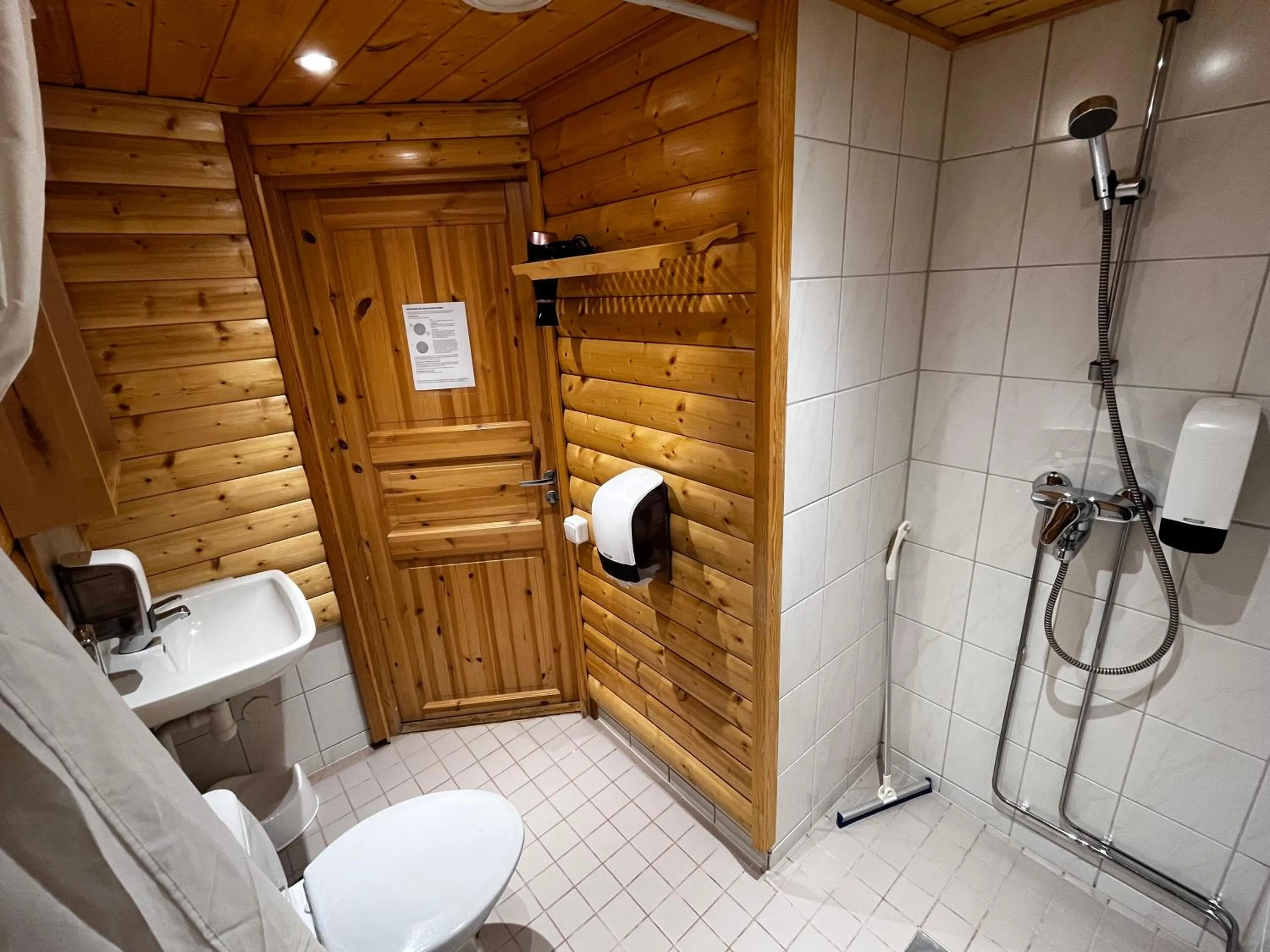 Toilet in Motelli Rovaniemi