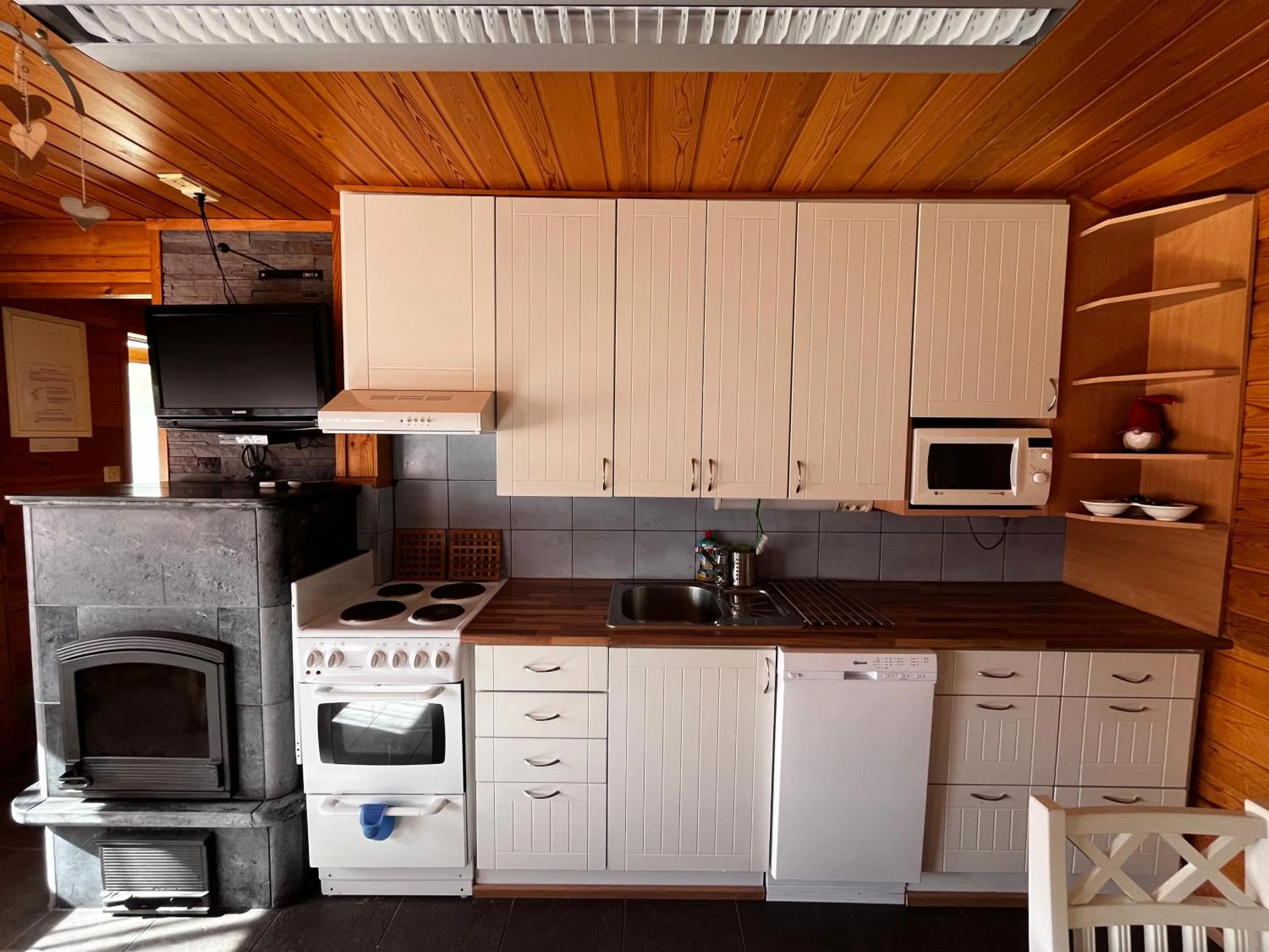 Kitchen or kitchenette in Motelli Rovaniemi