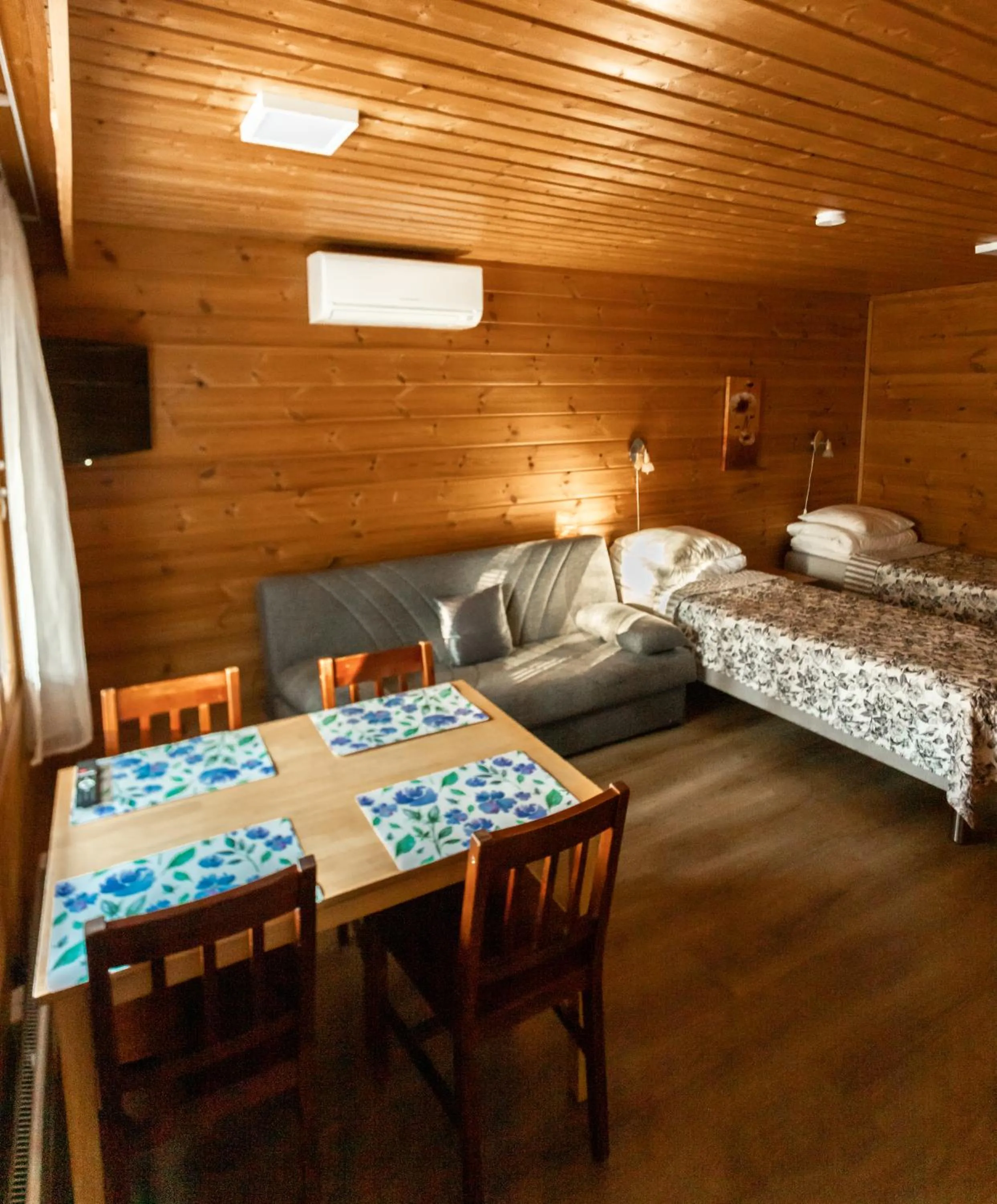 Photo of the whole room, Bed in Motelli Rovaniemi