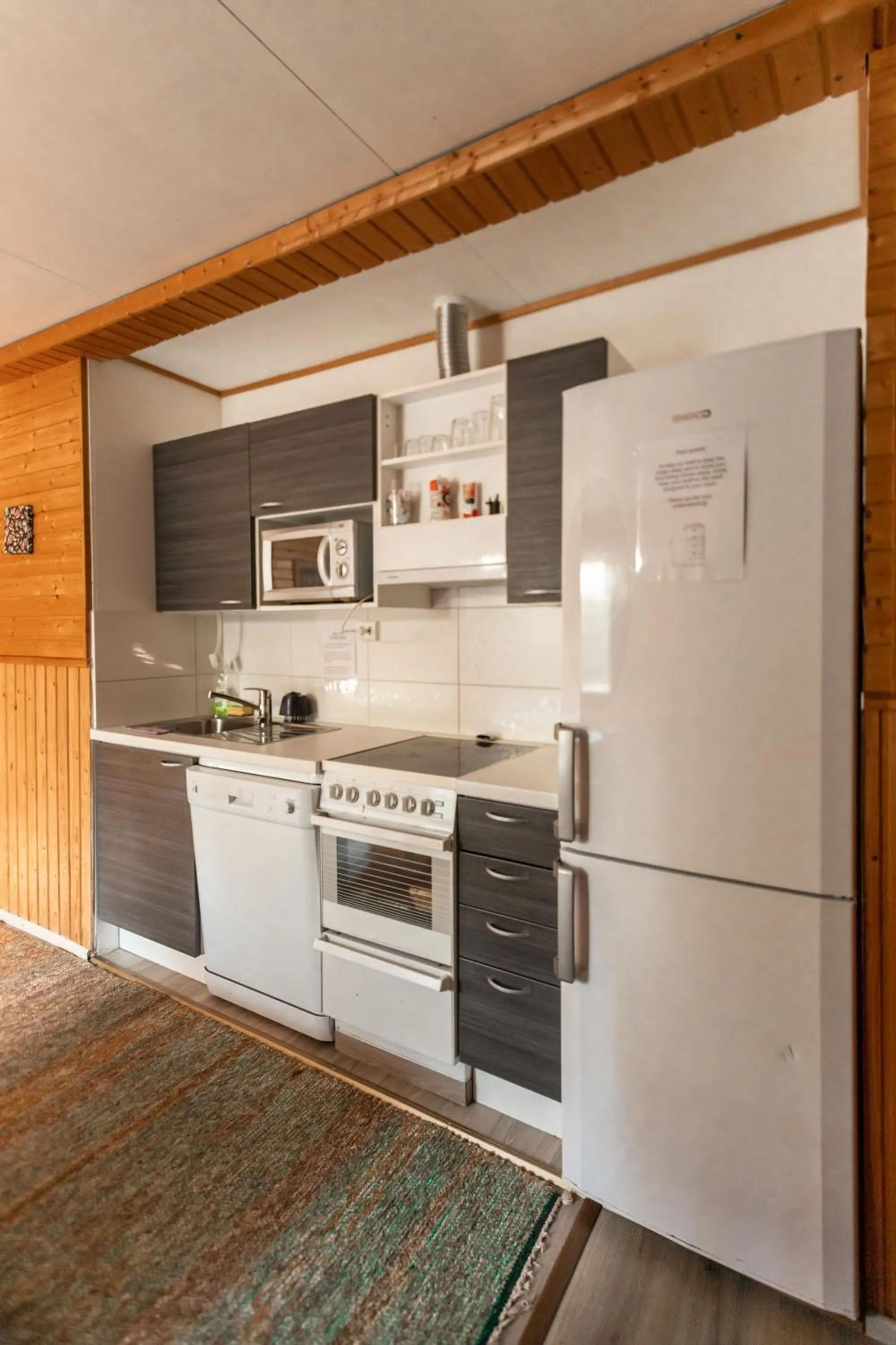 Communal kitchen in Motelli Rovaniemi