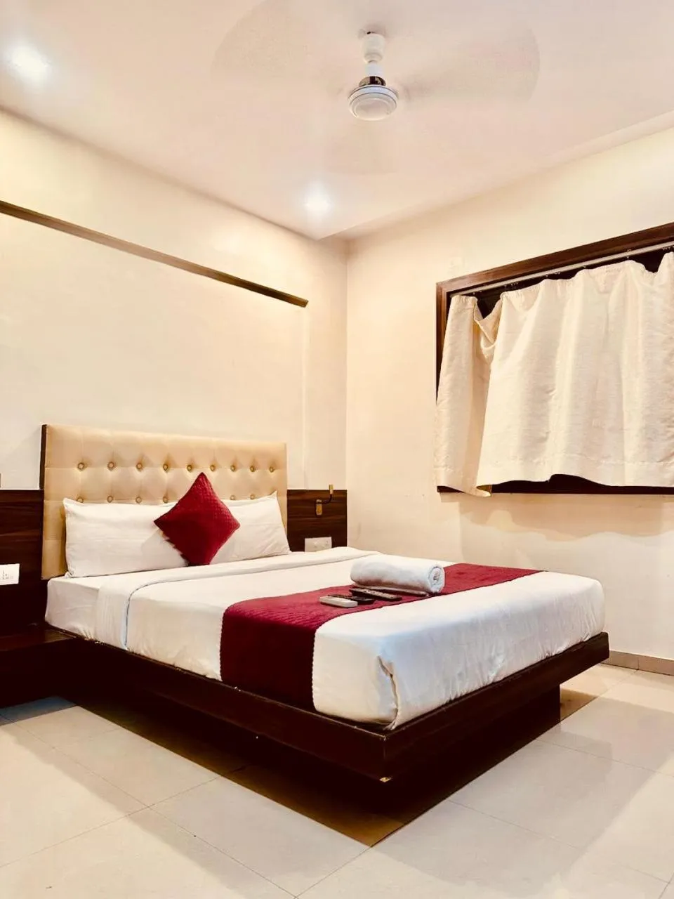 Bed in Hotel Mumbai International