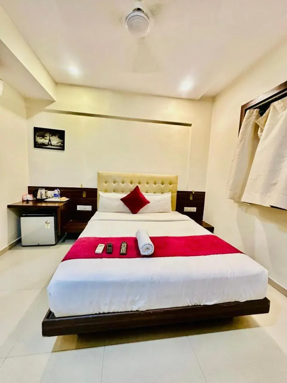 Bedroom, Bed in Hotel Mumbai International Bedroom, Bed in Hotel Mumbai International