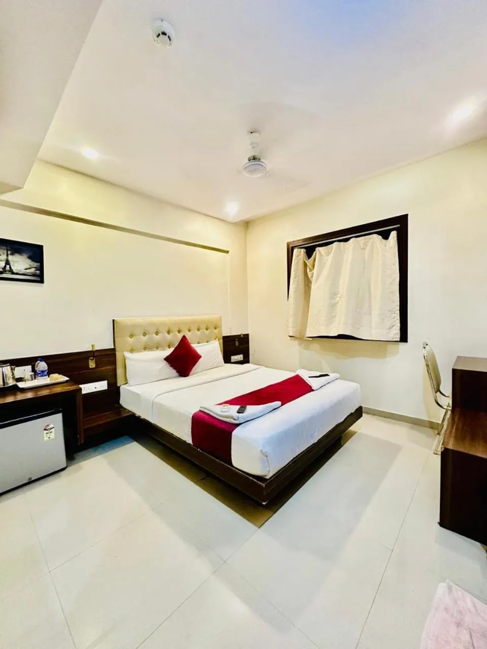 Bedroom, Bed in Hotel Mumbai International
