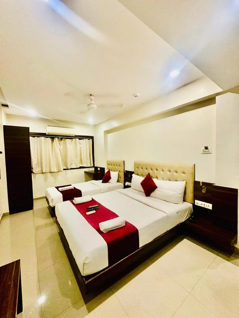 Bedroom, Bed in Hotel Mumbai International