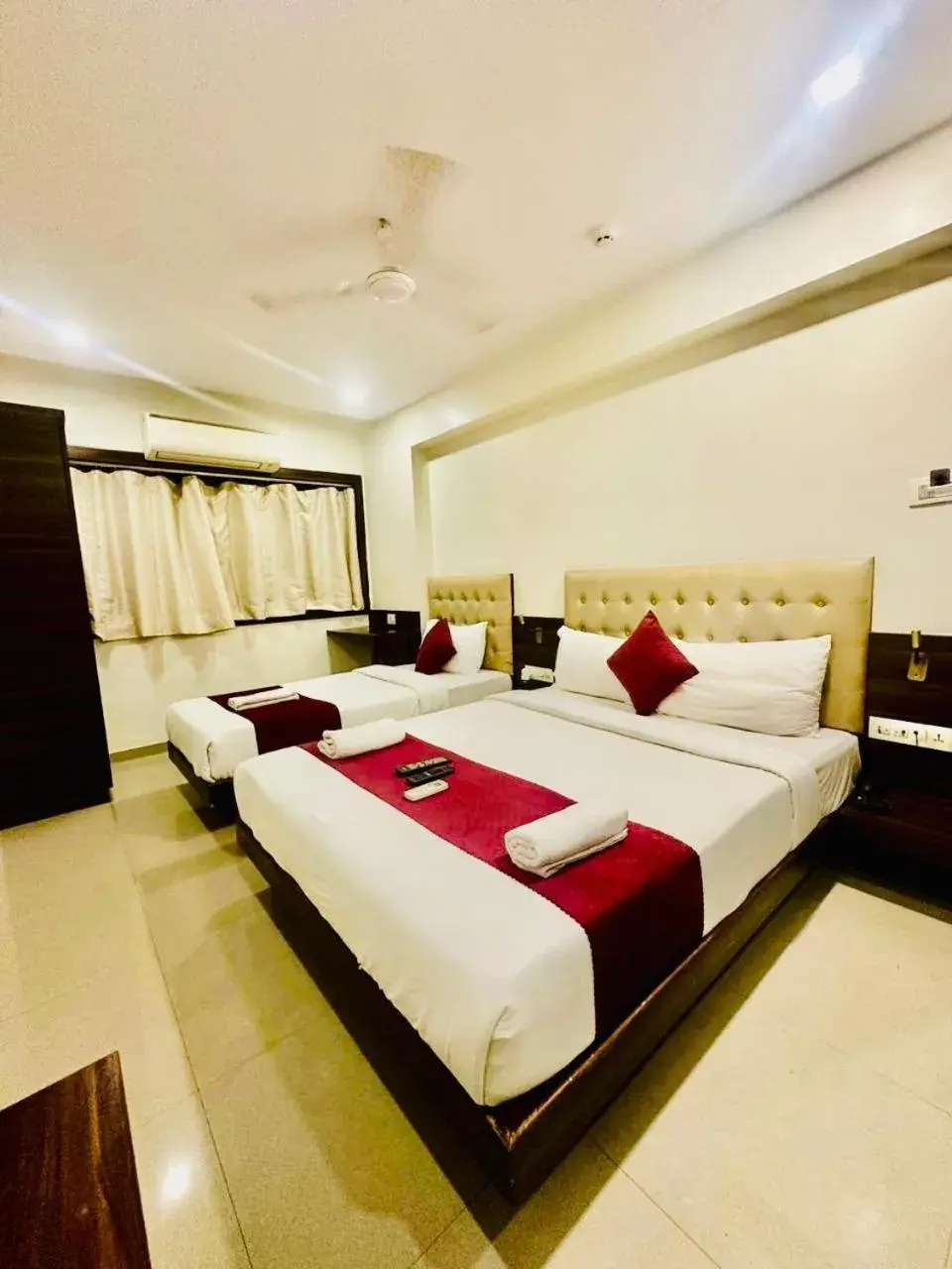 Bedroom, Bed in Hotel Mumbai International Bedroom, Bed in Hotel Mumbai International