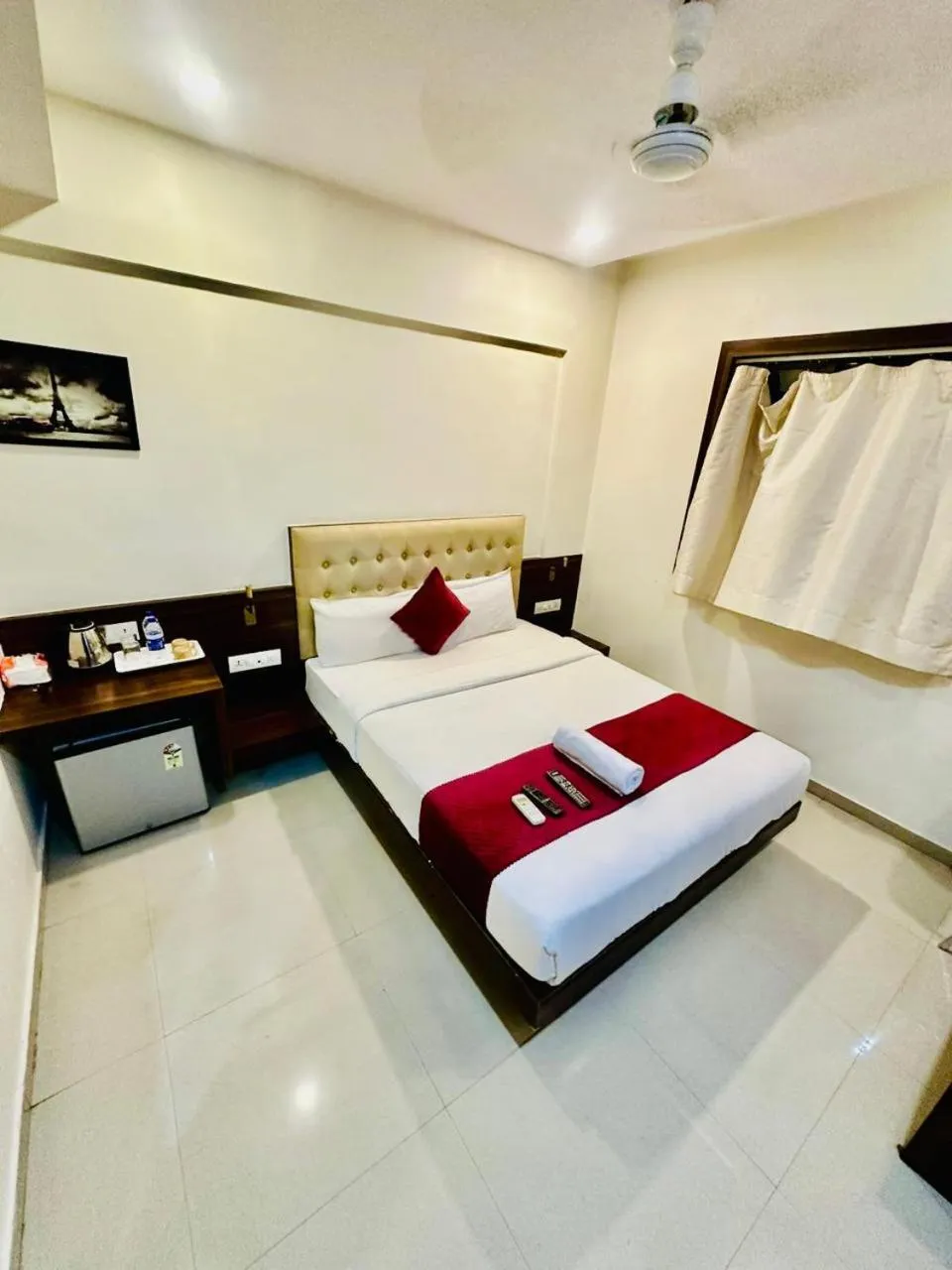 Bed in Hotel Mumbai International
