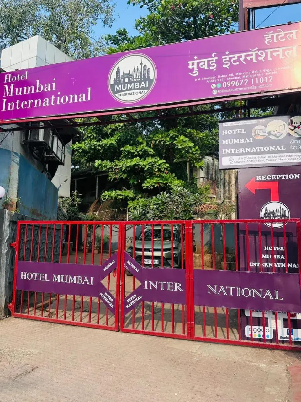 Facade/entrance in Hotel Mumbai International Facade/entrance in Hotel Mumbai International