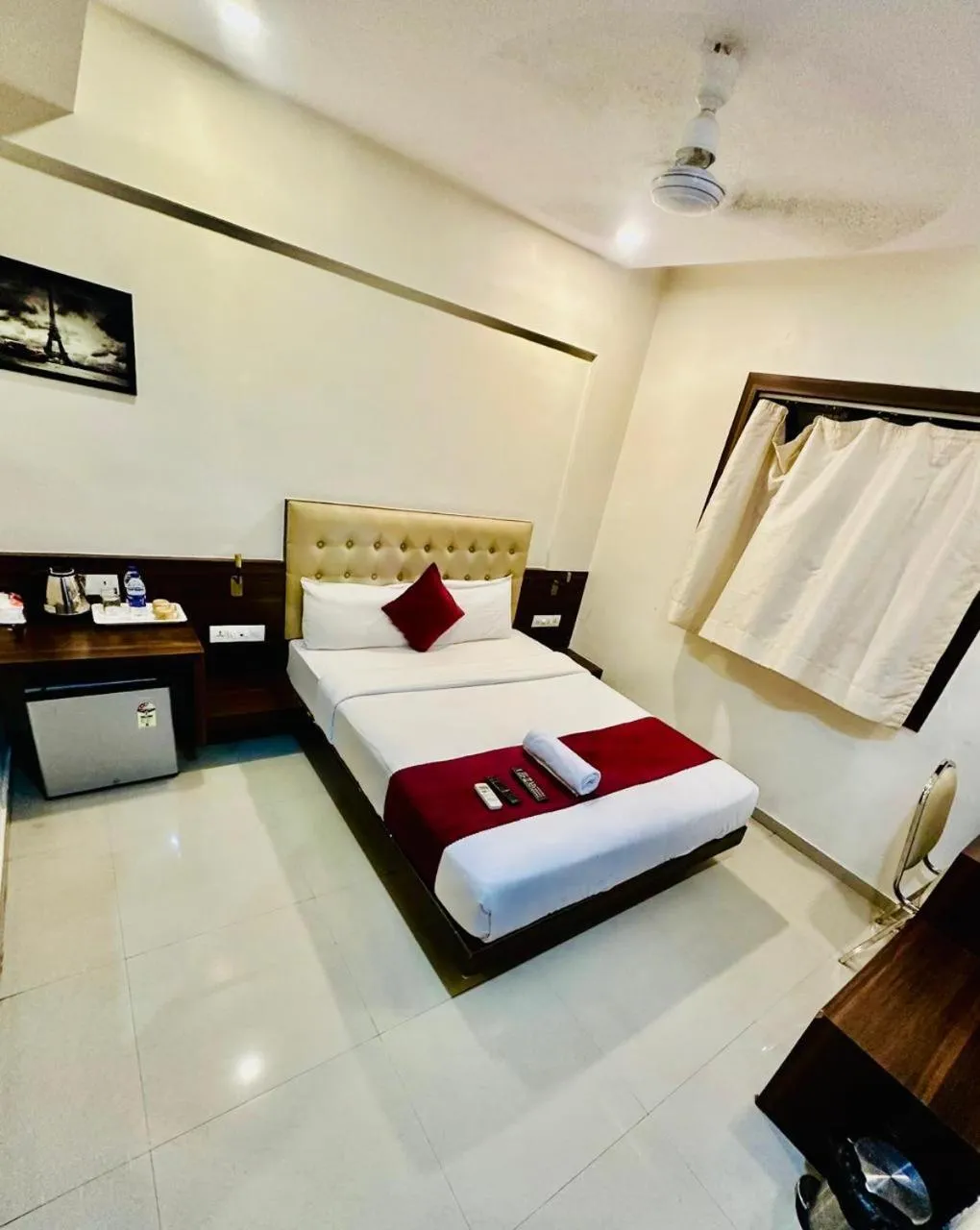 Bed in Hotel Mumbai International