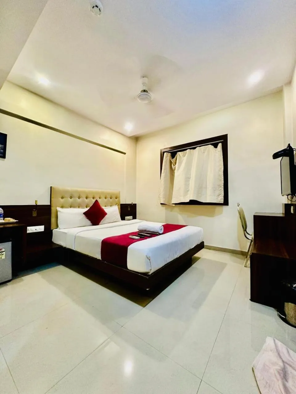 Bed in Hotel Mumbai International