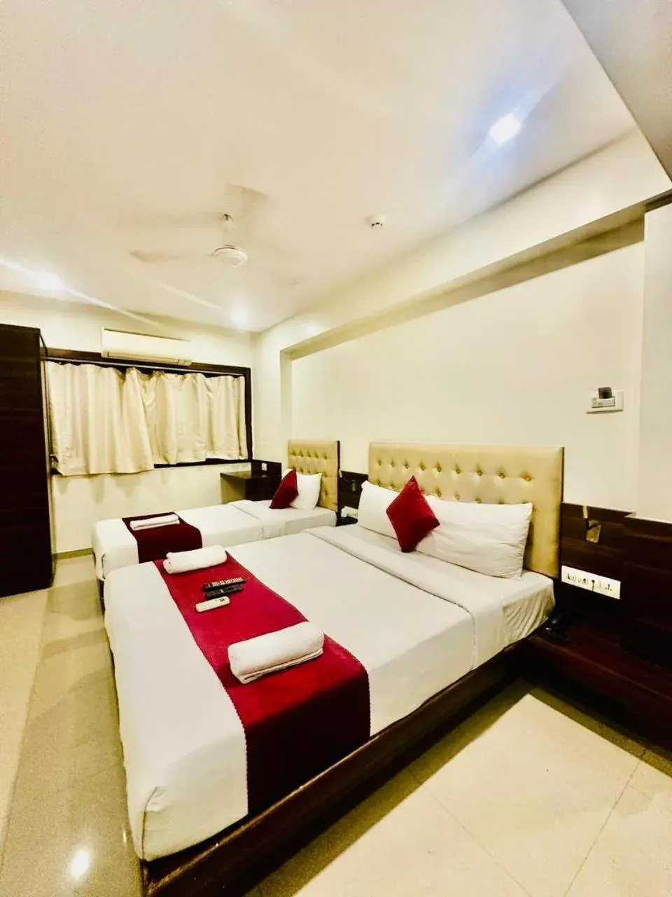 Bedroom, Bed in Hotel Mumbai International Bedroom, Bed in Hotel Mumbai International
