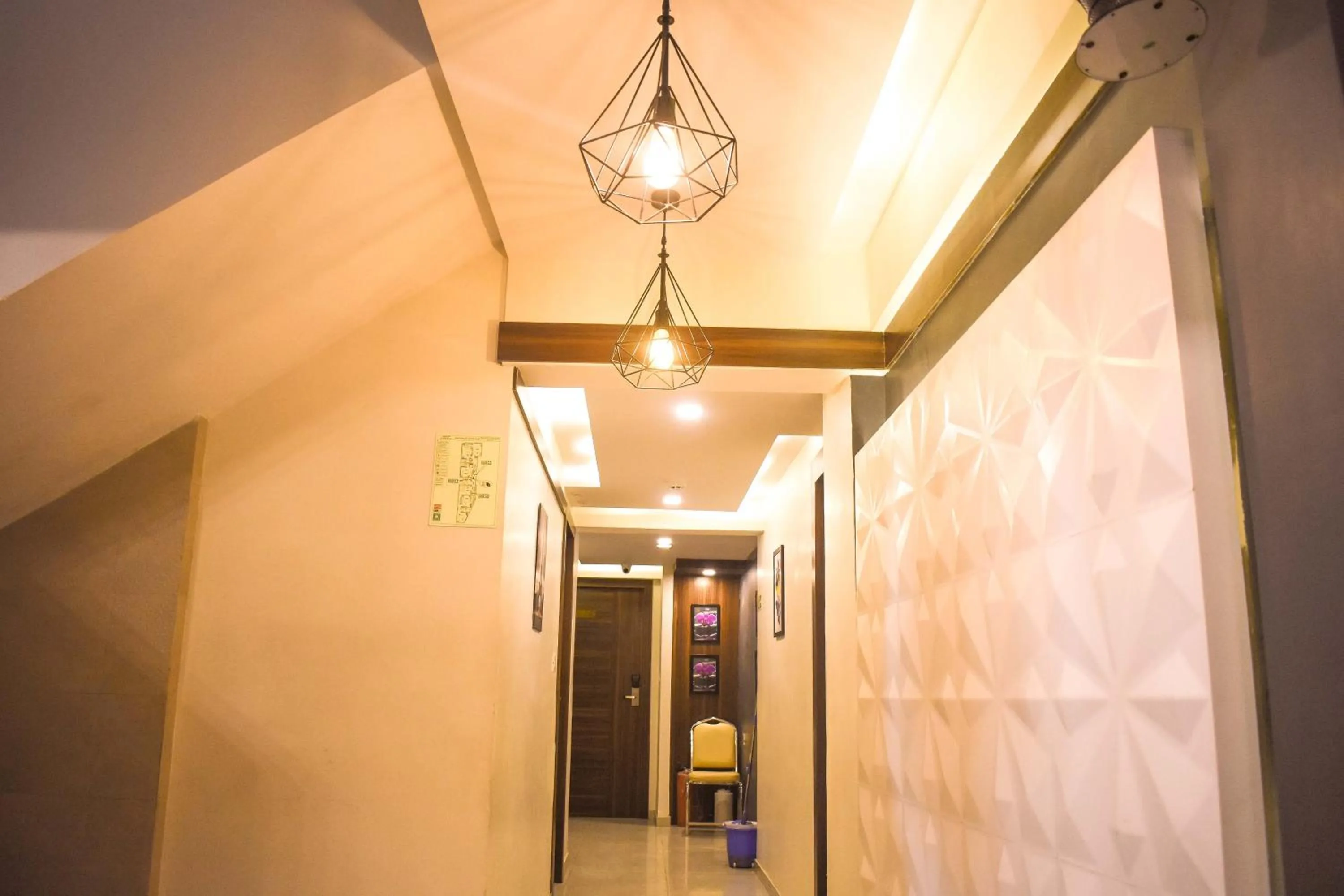 Communal lounge/ TV room in Hotel Mumbai International