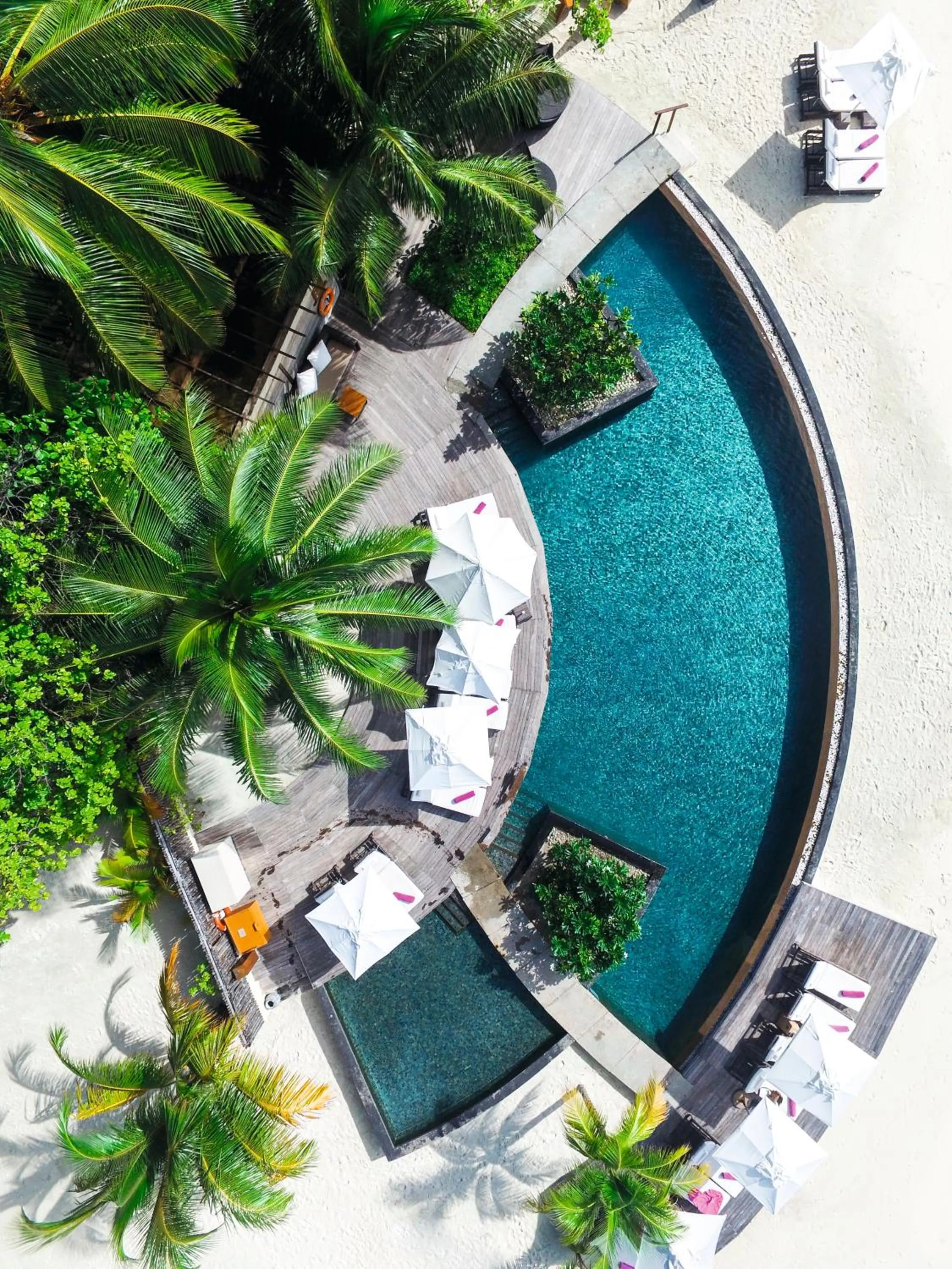 Pool view in Constance Moofushi Maldives - All Inclusive