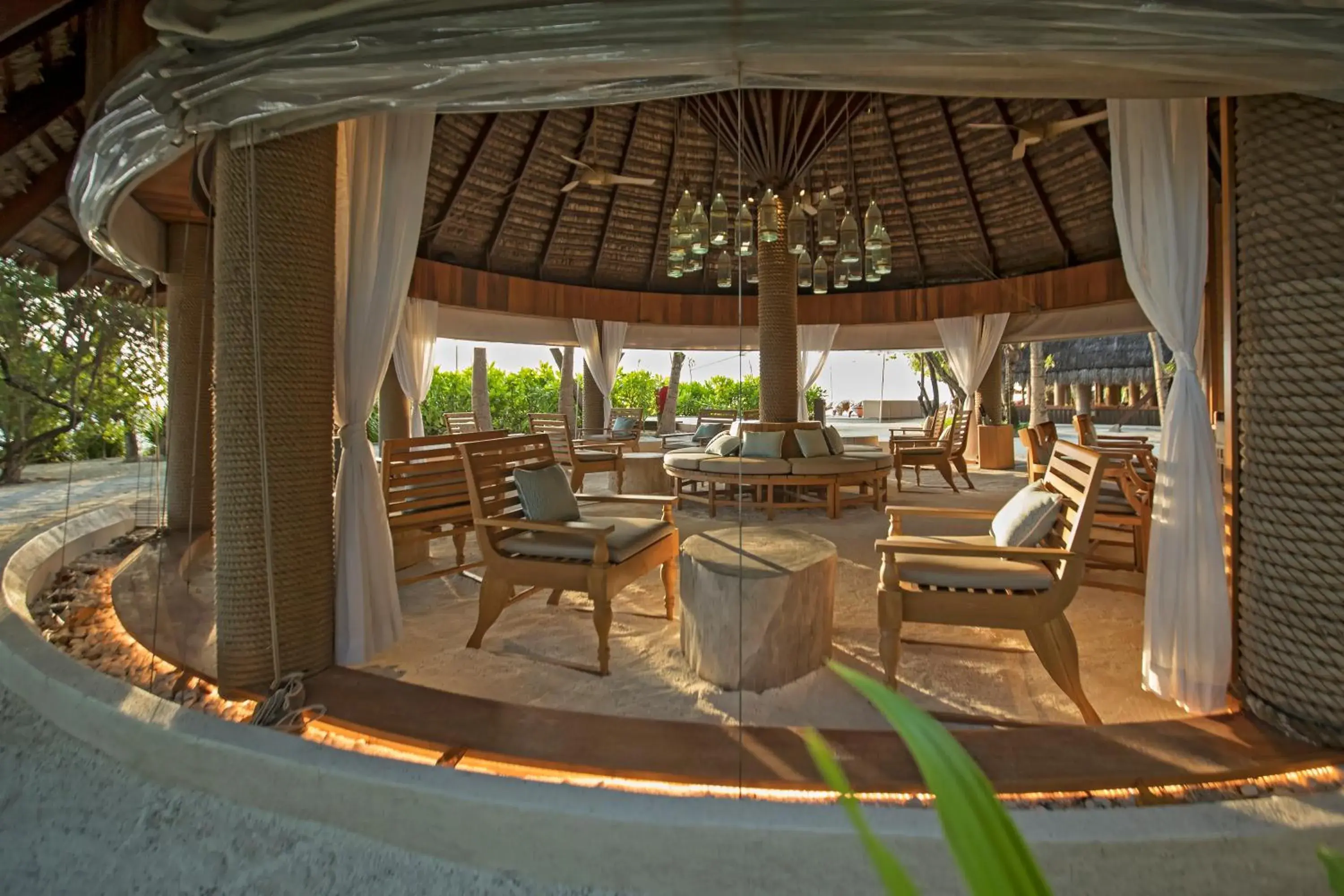 Lounge or bar in Constance Moofushi Maldives - All Inclusive Lounge or bar in Constance Moofushi Maldives - All Inclusive