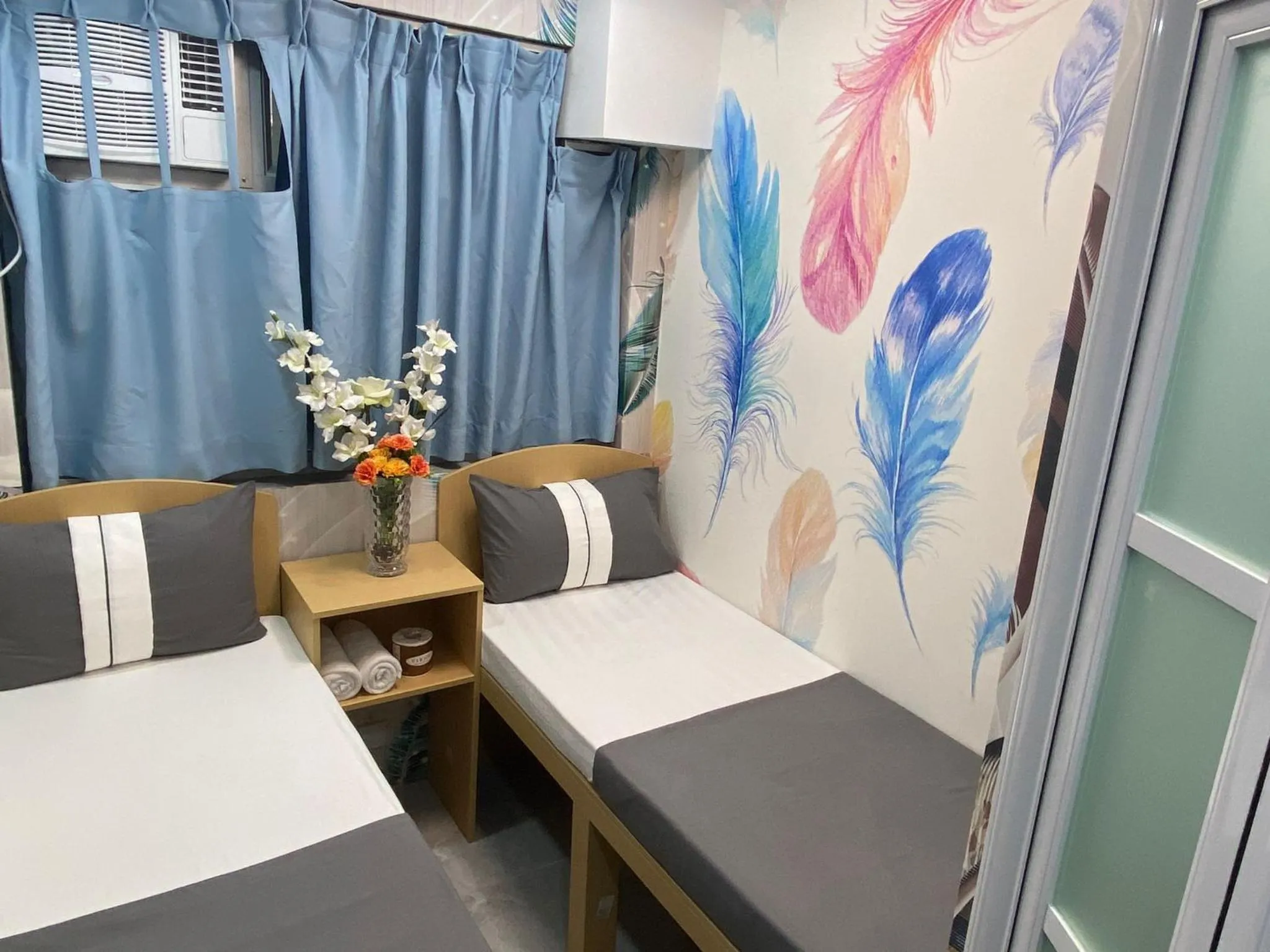 Bathroom, Bed in Premium Lounge