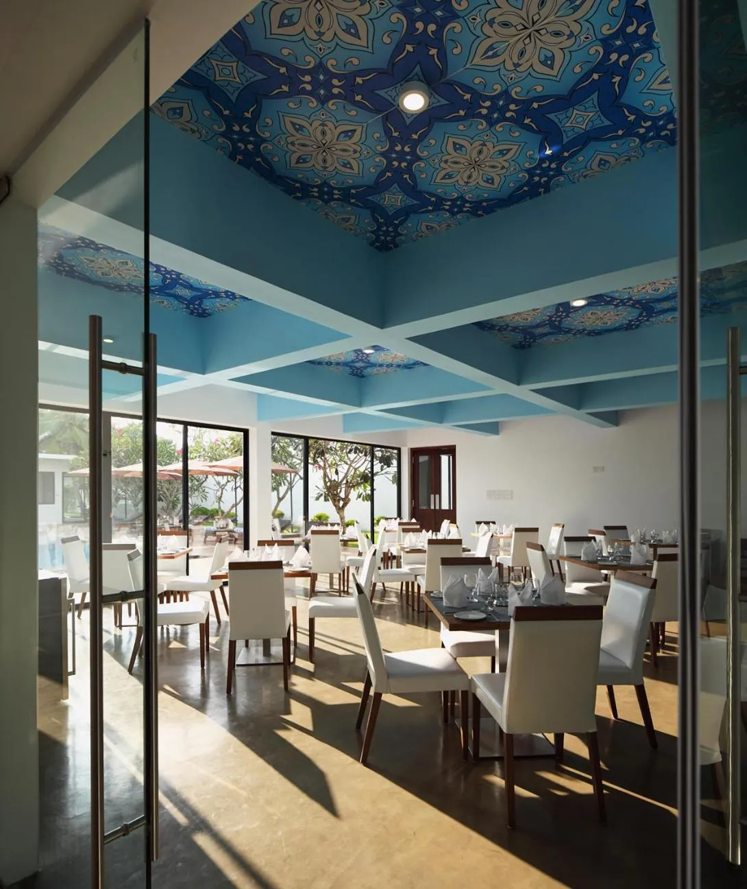 Restaurant/places to eat in Serendiva Beach