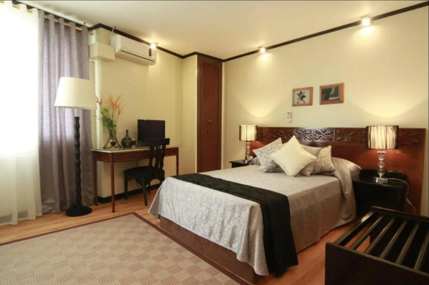 Bed in Manila Manor Hotel