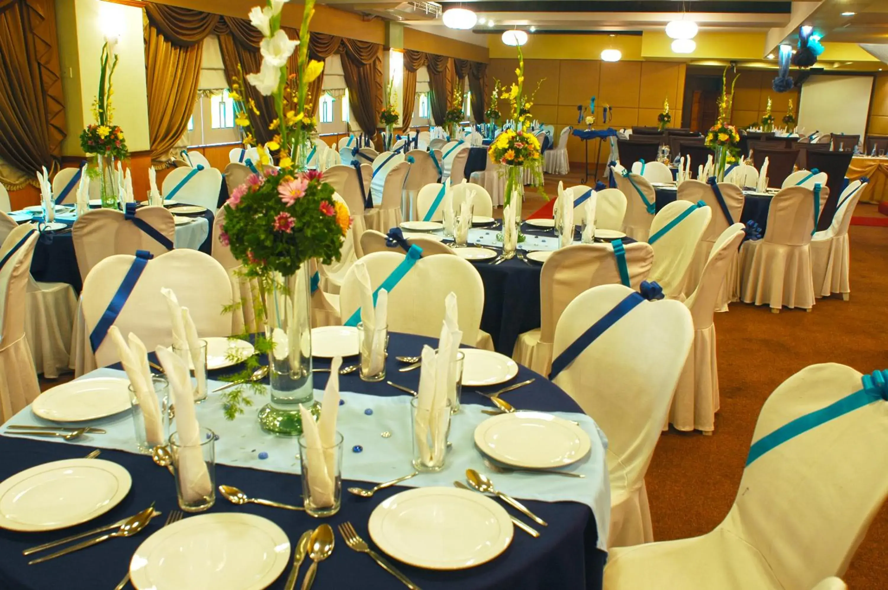 Restaurant/places to eat in Manila Manor Hotel Restaurant/places to eat in Manila Manor Hotel