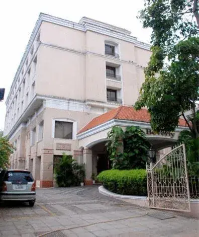 Property Building in Beverly Hotel