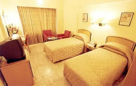 Photo of the whole room, Bed in Beverly Hotel