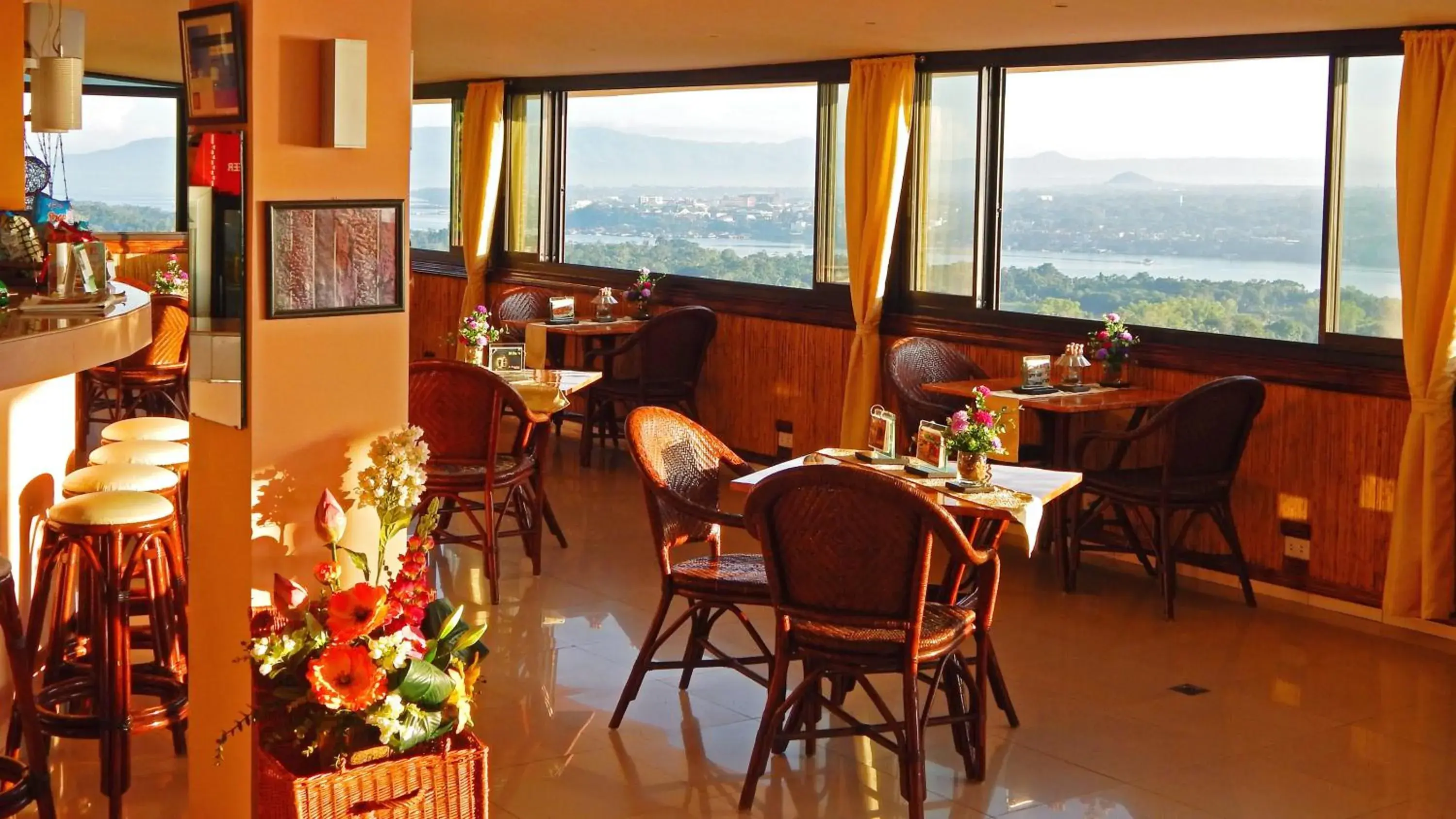 Restaurant/places to eat in Bohol Vantage Resort Restaurant/places to eat in Bohol Vantage Resort