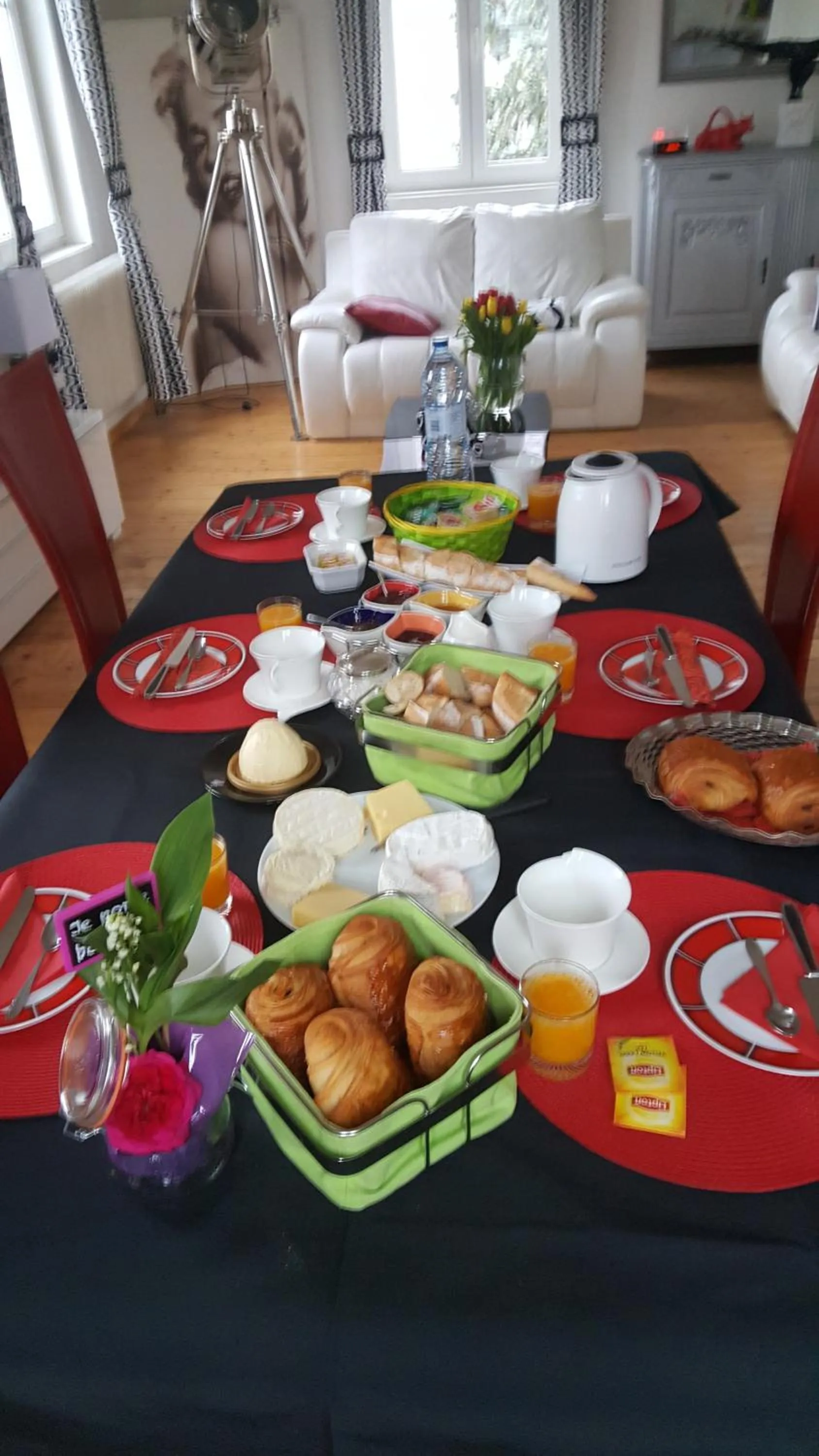 Dining area in Au berceau du loup agile