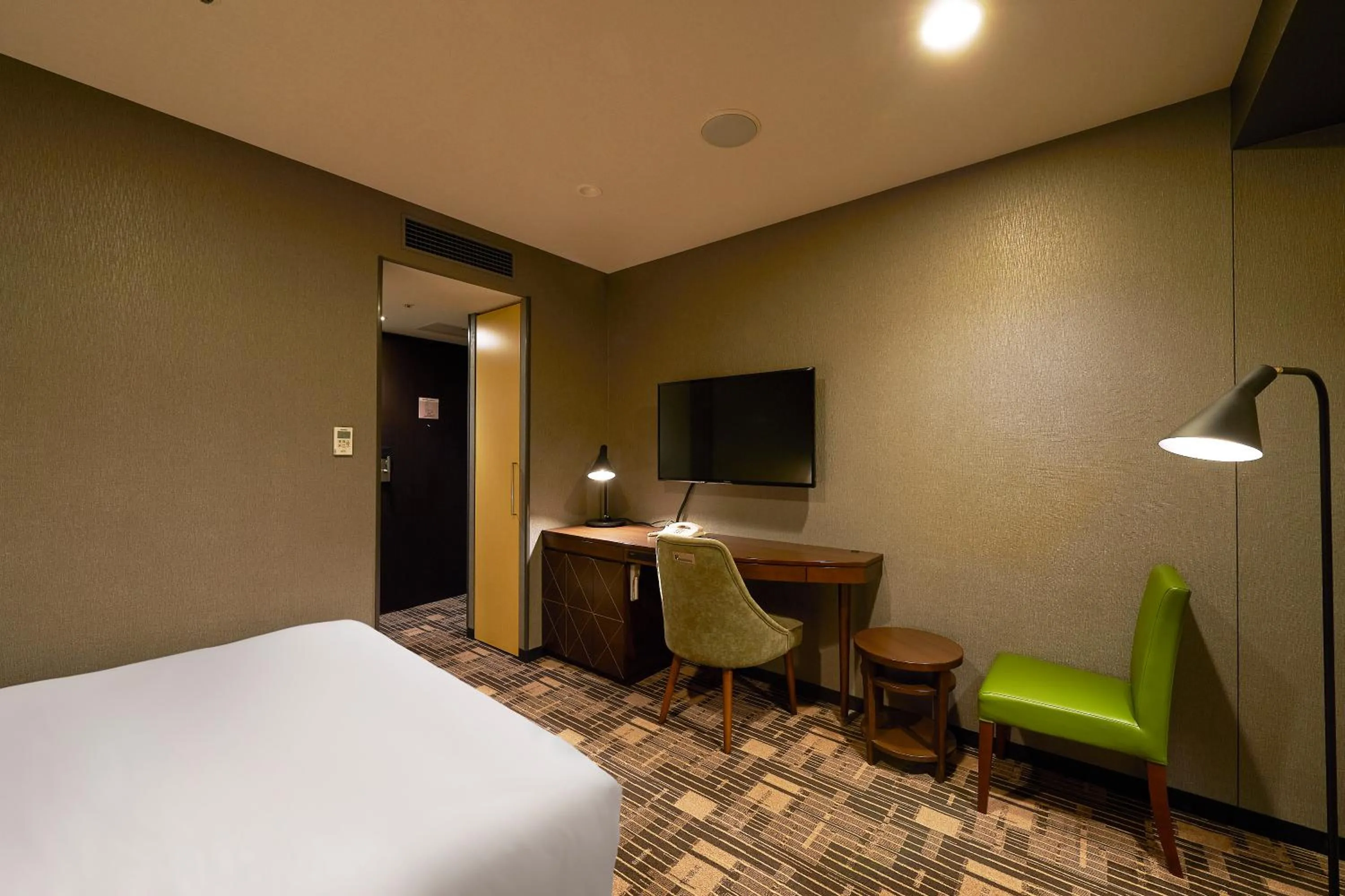 Bed in Sotetsu Fresa Inn Kawasaki-Higashiguchi