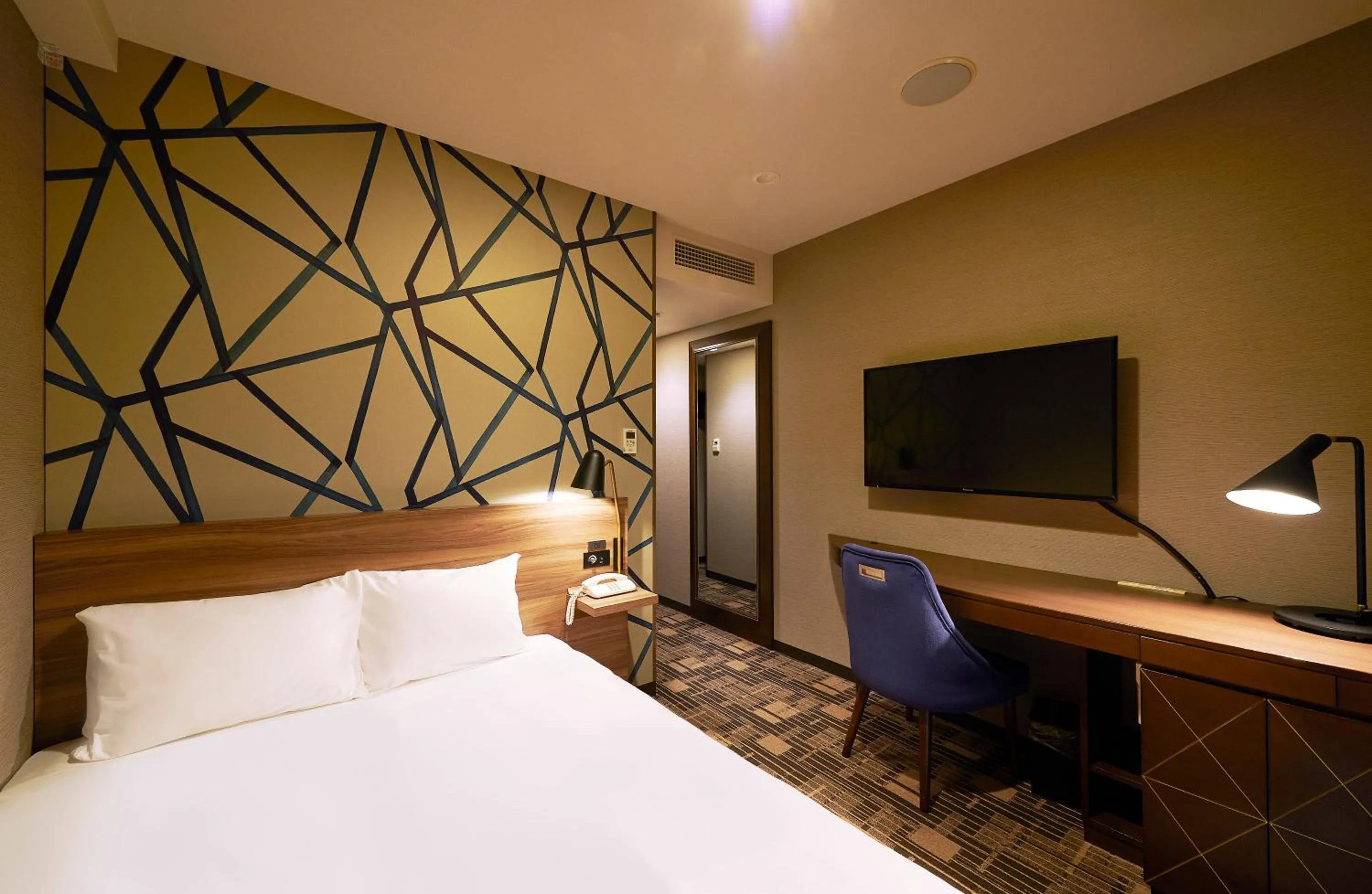 Bed in Sotetsu Fresa Inn Kawasaki-Higashiguchi