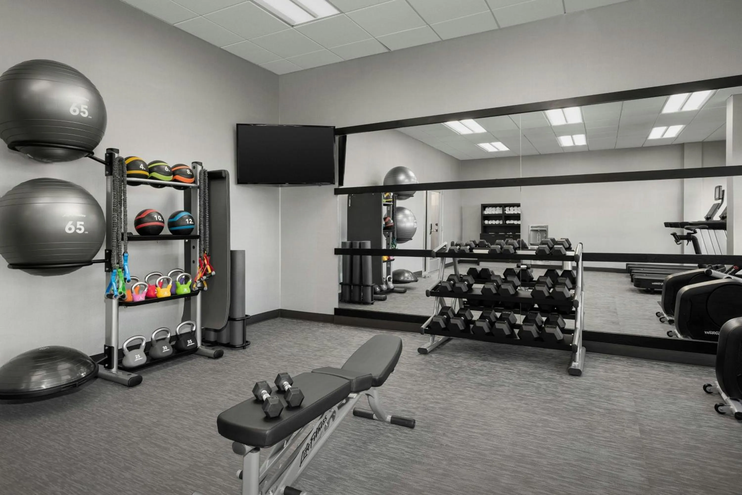 Fitness centre/facilities in Courtyard by Marriott Atlanta Kennesaw