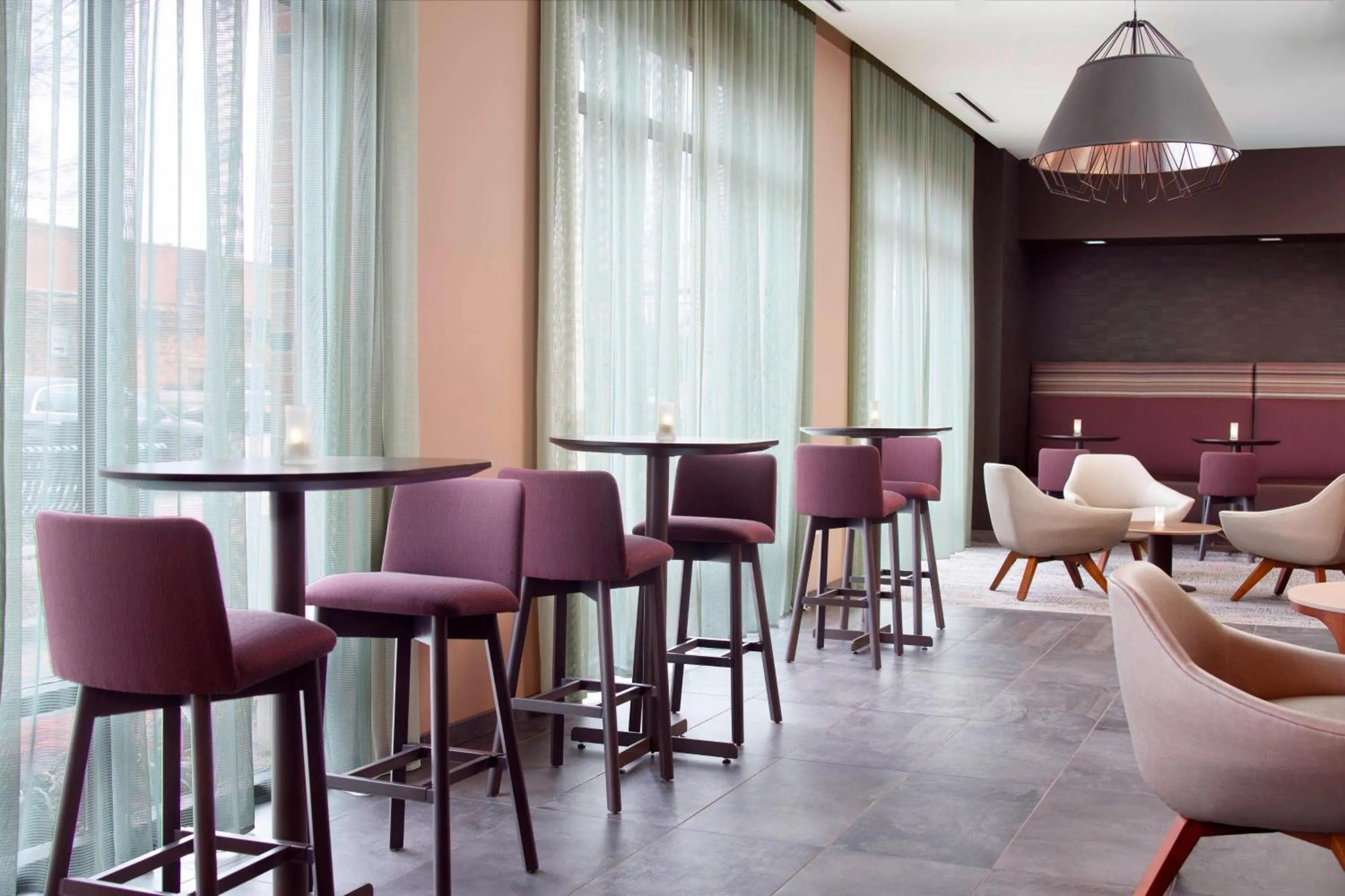 Restaurant/places to eat in Courtyard by Marriott LaGrange