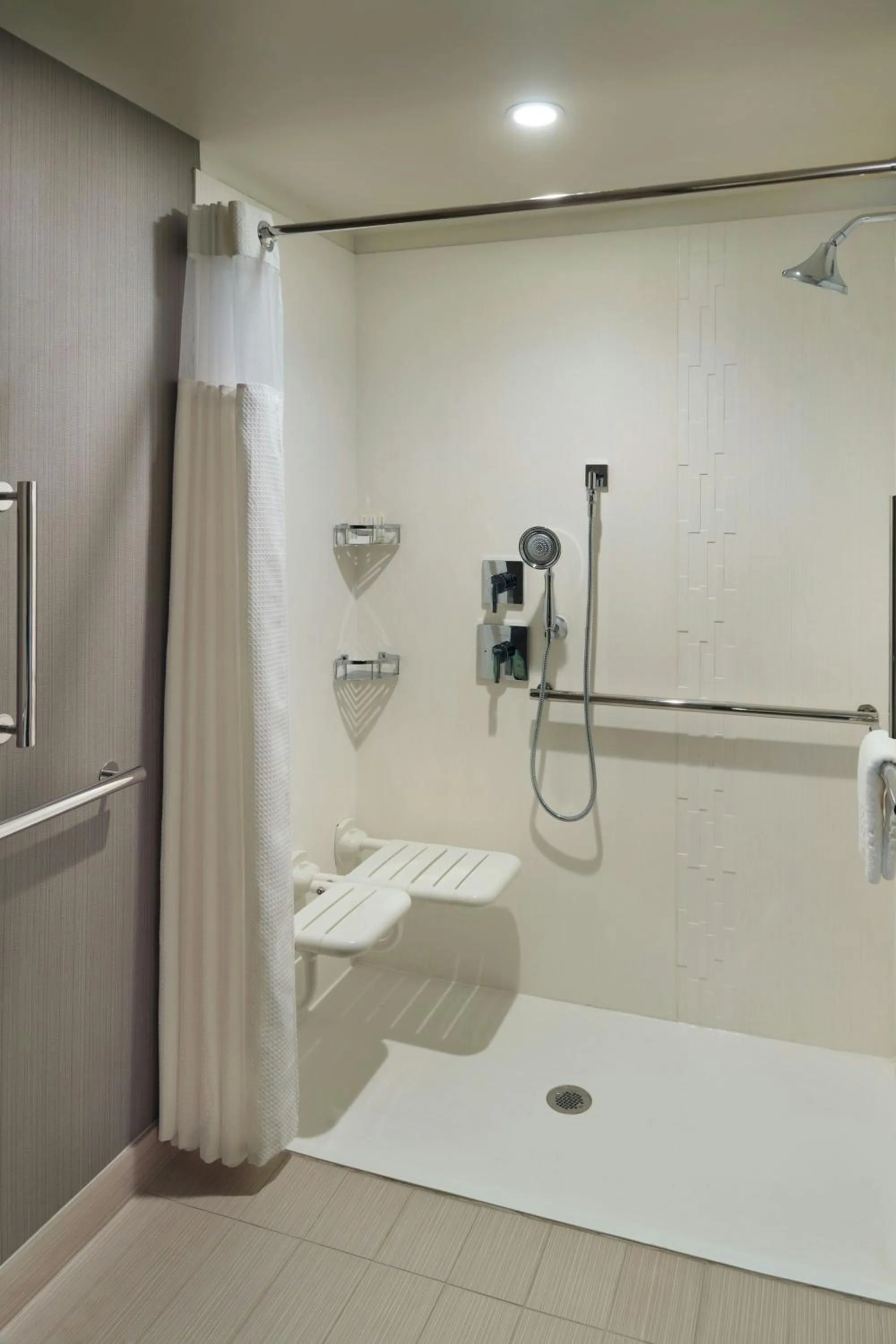 Bathroom in Courtyard by Marriott LaGrange