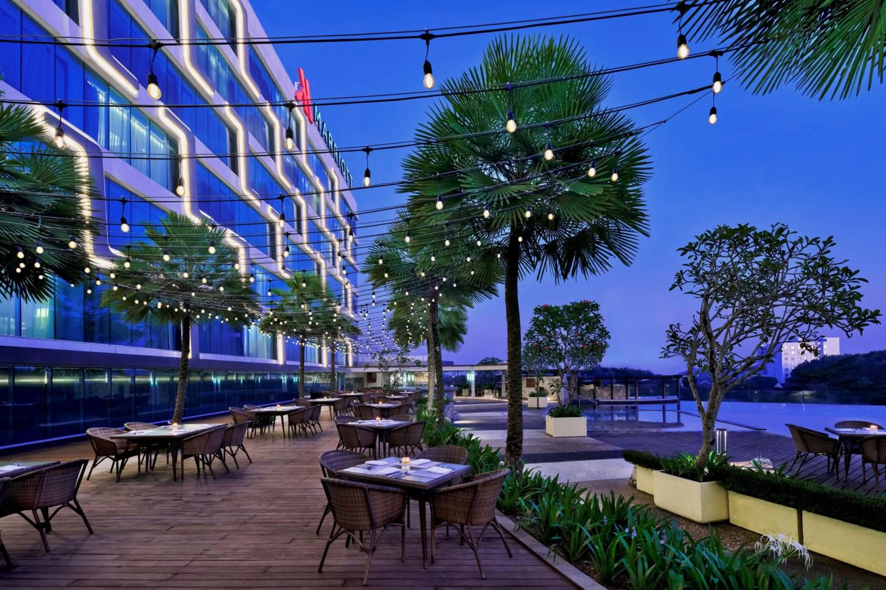 Swimming pool in Yogyakarta Marriott Hotel