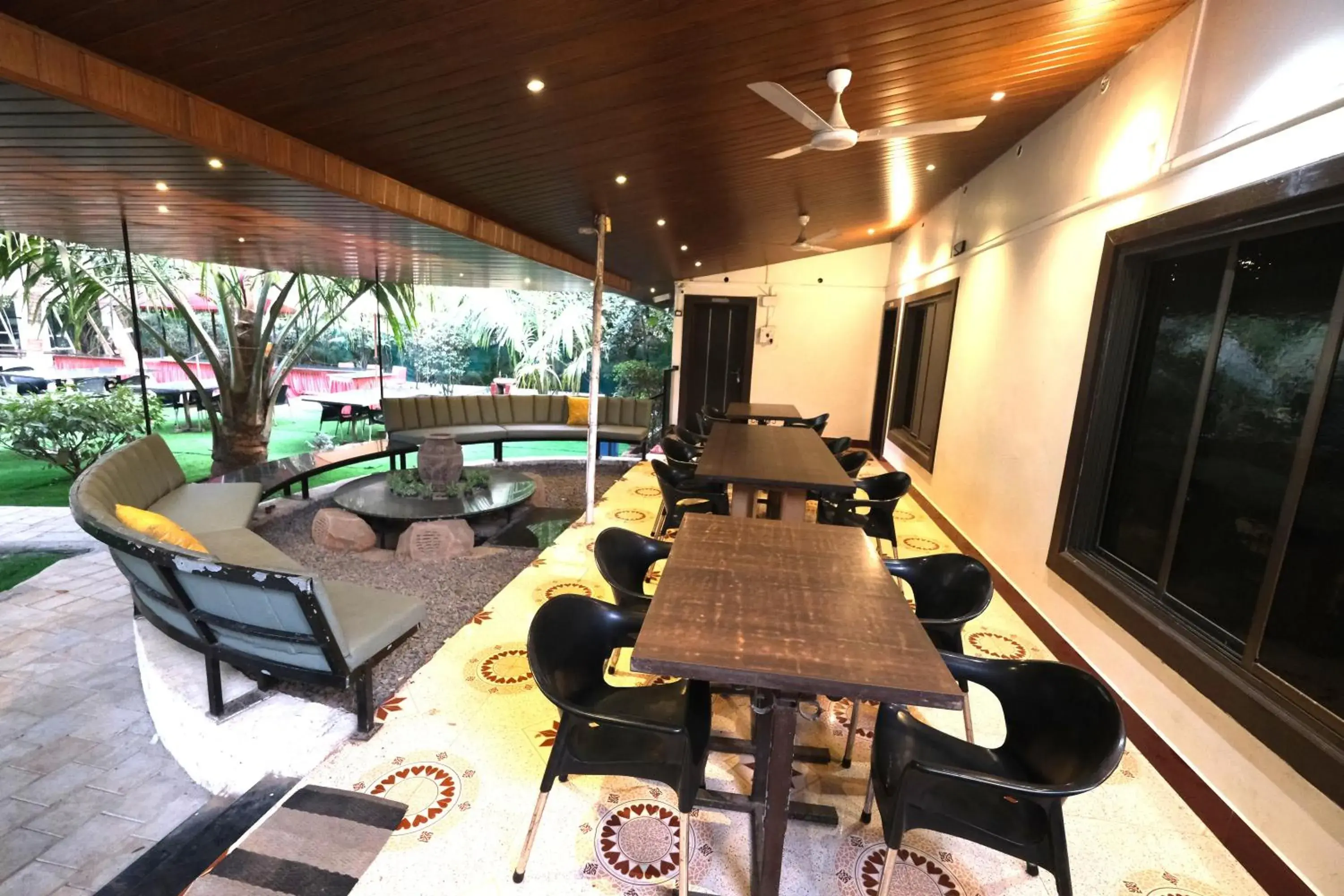 Restaurant/places to eat in Sanidhya Beach Resort & Spa Restaurant/places to eat in Sanidhya Beach Resort & Spa