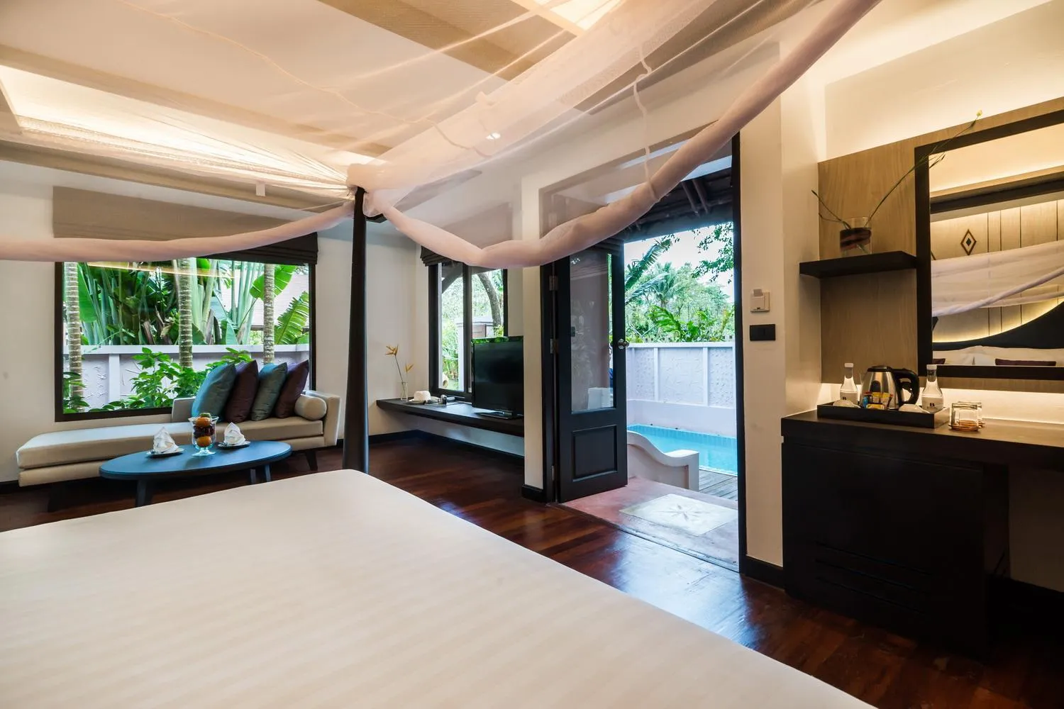 Bed in Barali Beach Resort Koh Chang