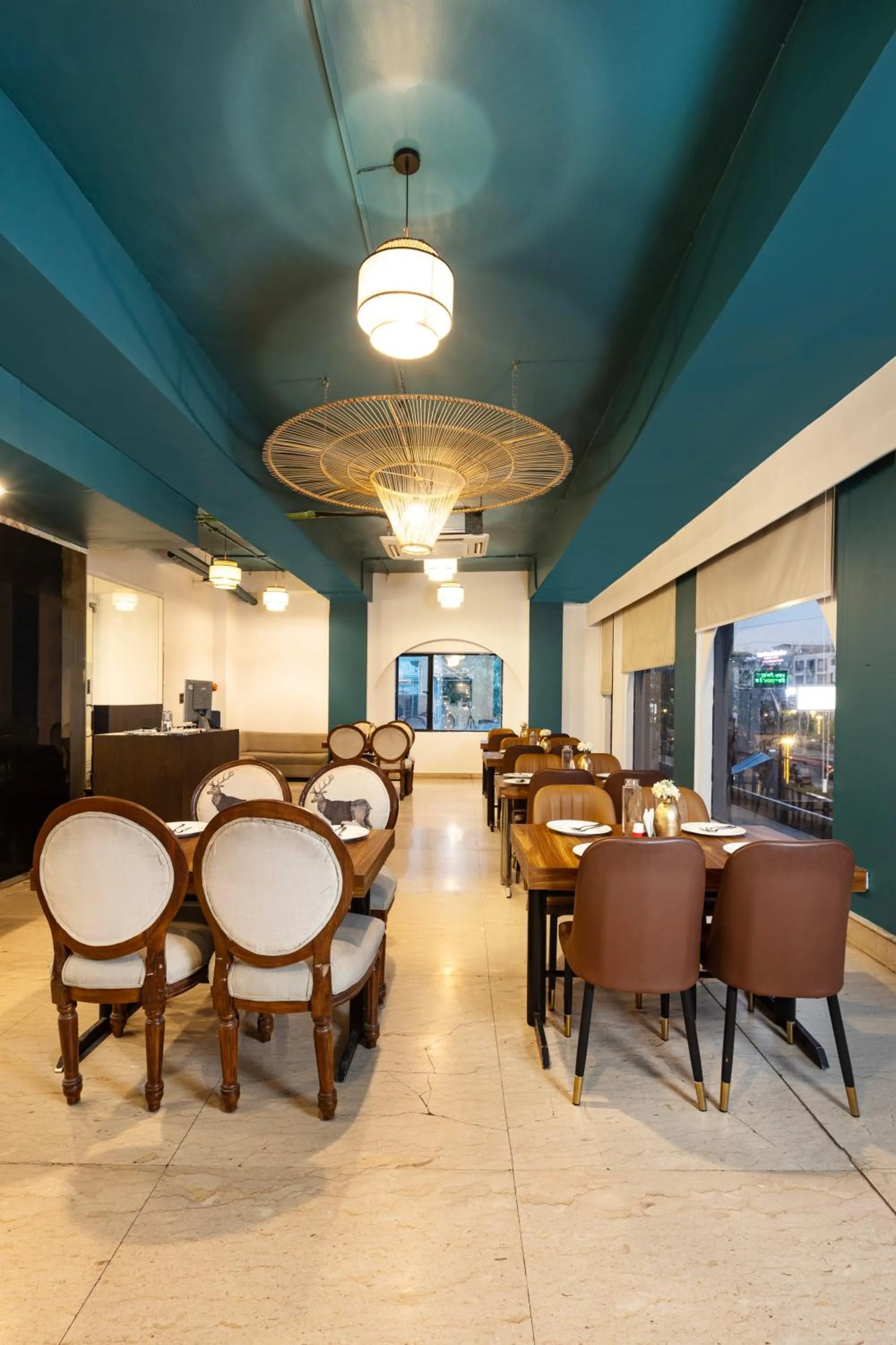 Restaurant/places to eat in Skon Boutique by Orion Hotels