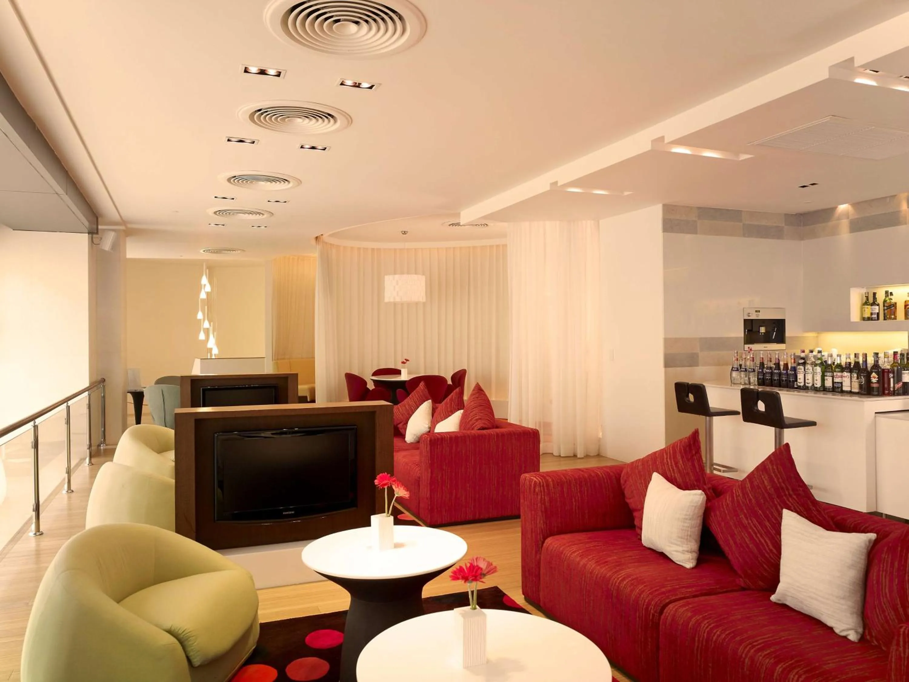 Lounge or bar in NH Bangkok Asoke