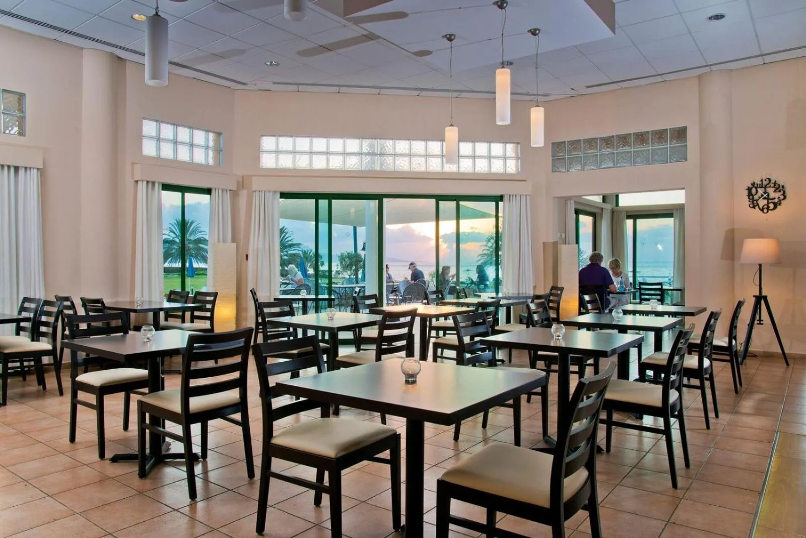 Restaurant/places to eat in Natura Beach Hotel And Villas