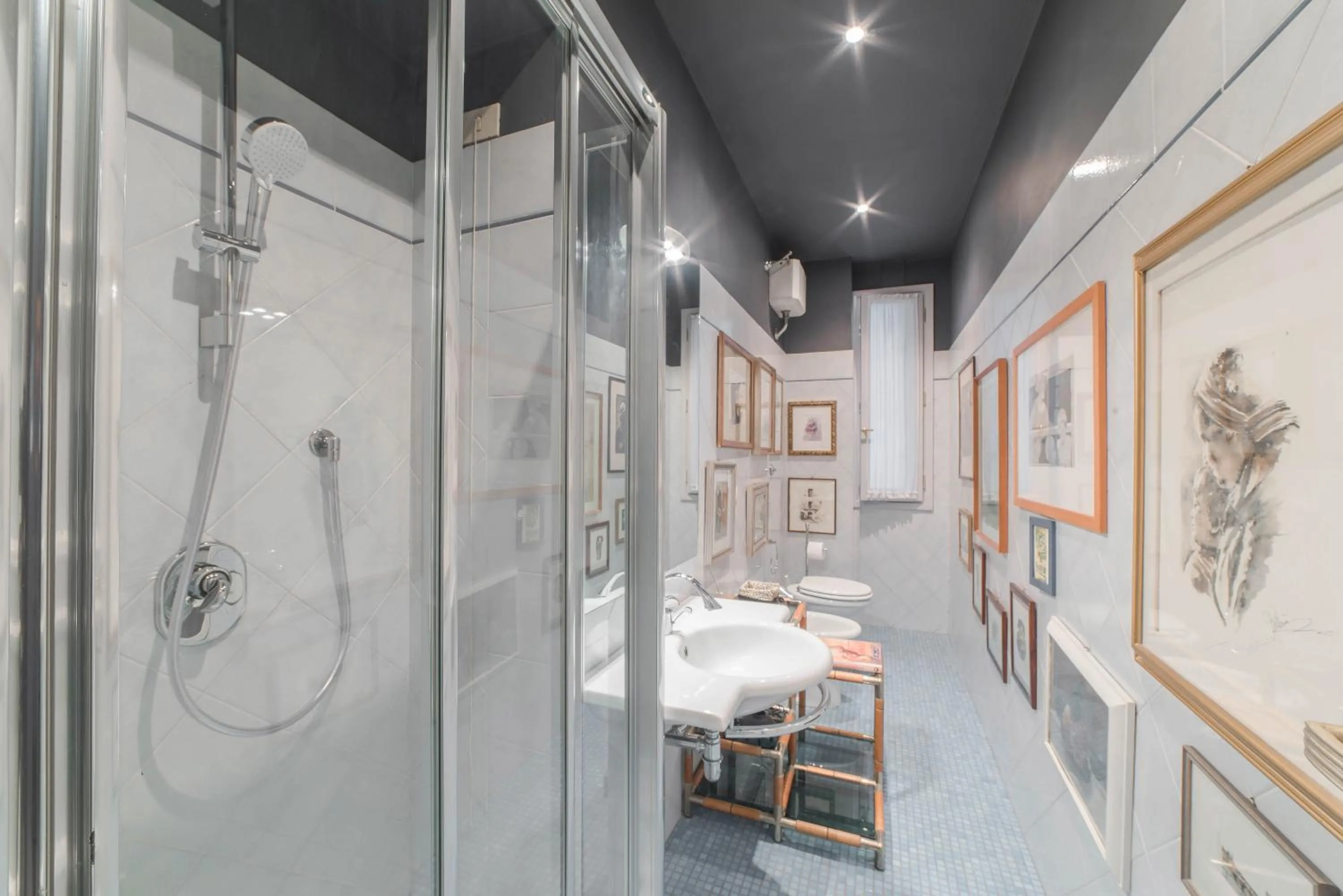 Shower in Appartamento Cellini