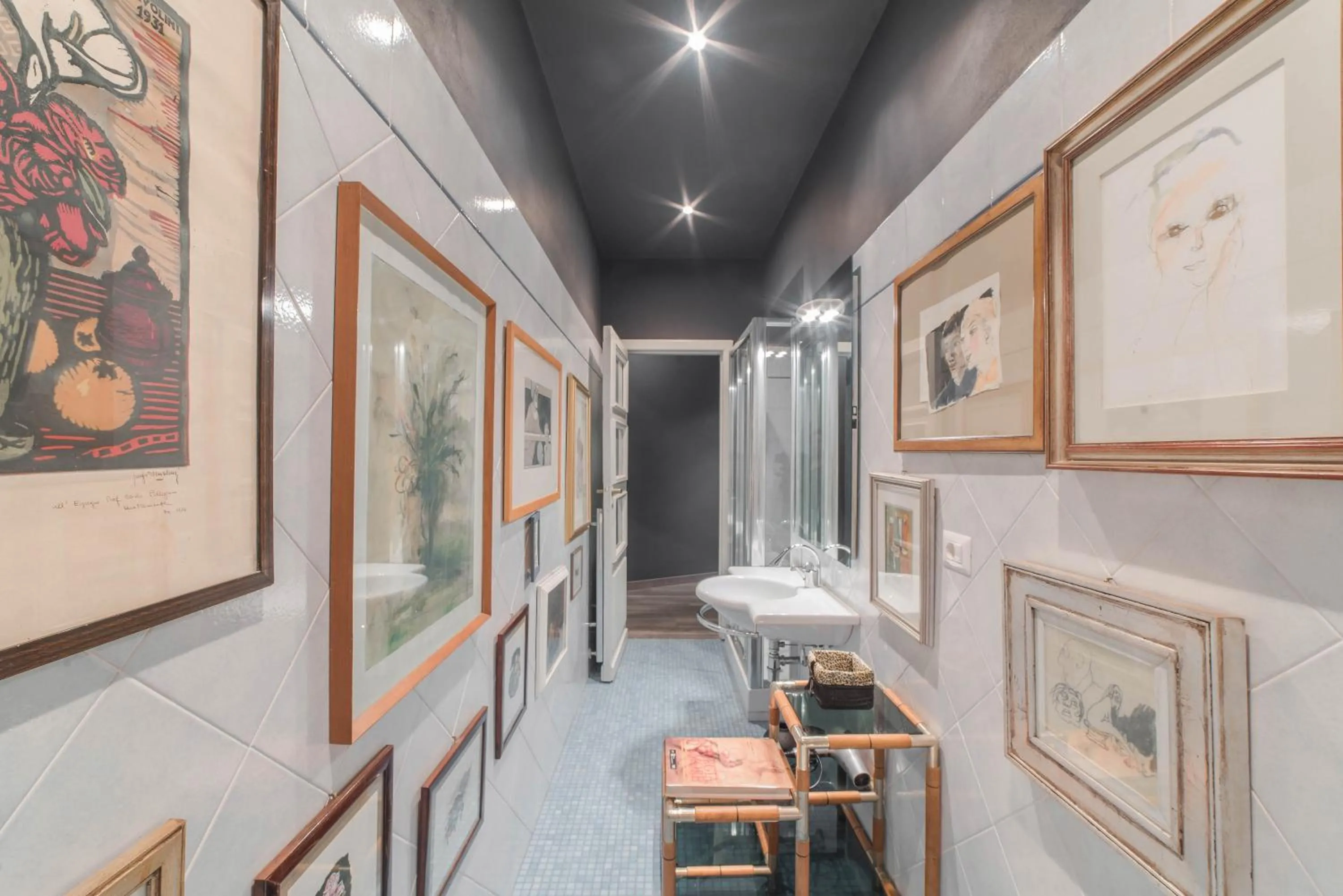 Shower, Bed in Appartamento Cellini
