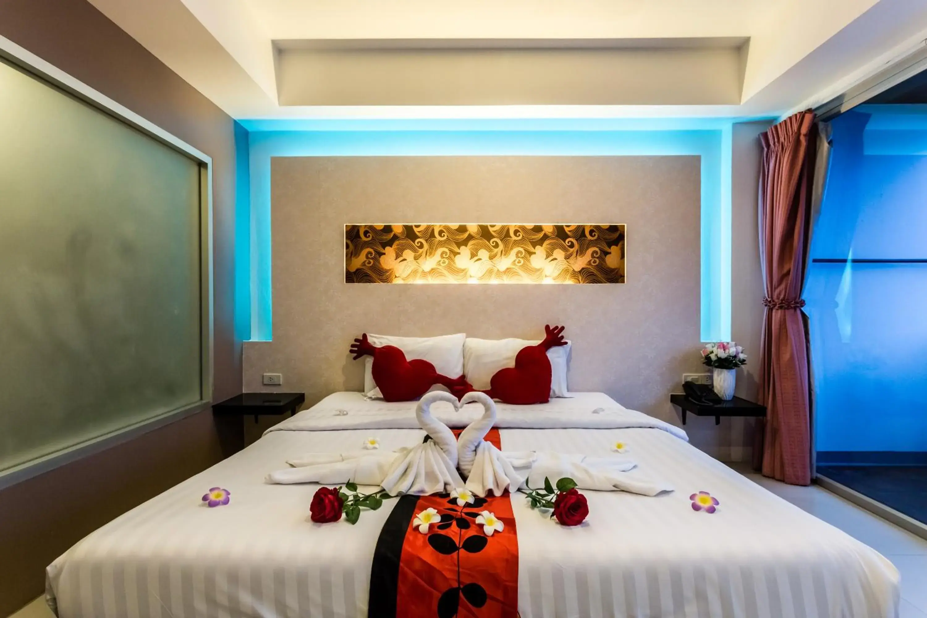 Photo of the whole room, Bed in 7Q Patong Beach Hotel Photo of the whole room, Bed in 7Q Patong Beach Hotel