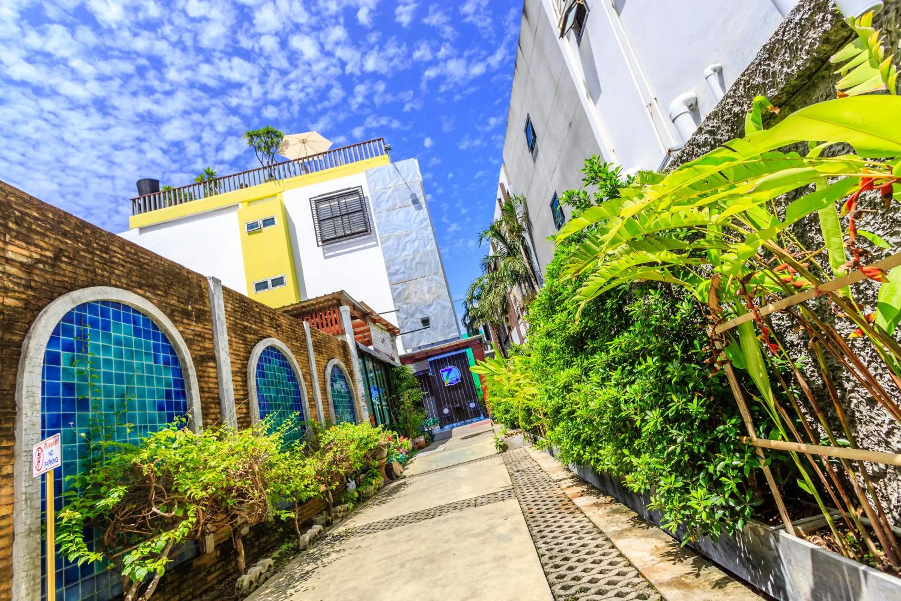Facade/entrance in 7Q Patong Beach Hotel