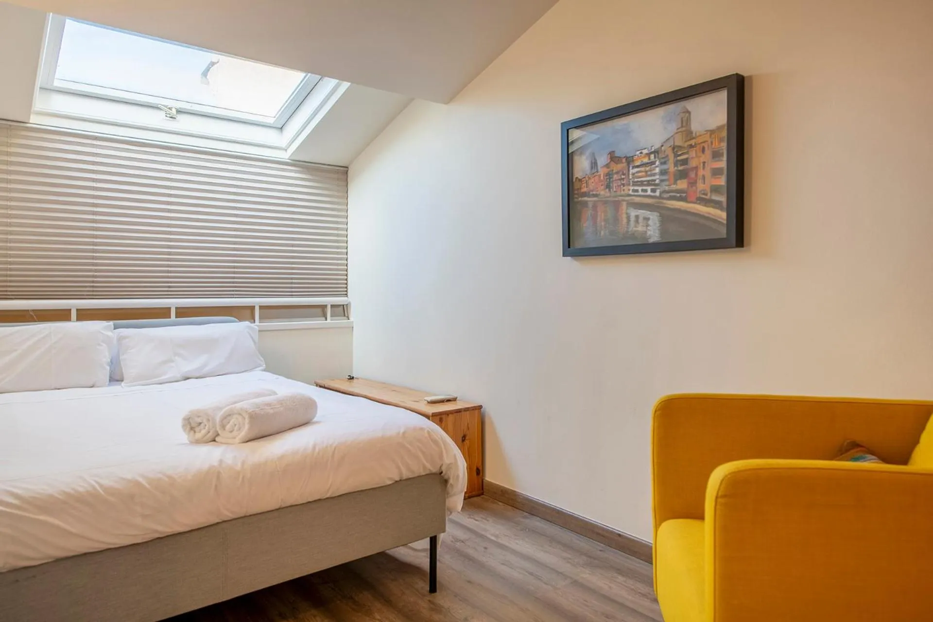 Bed in Sleep & Stay- Luxury top floor apt with terrace