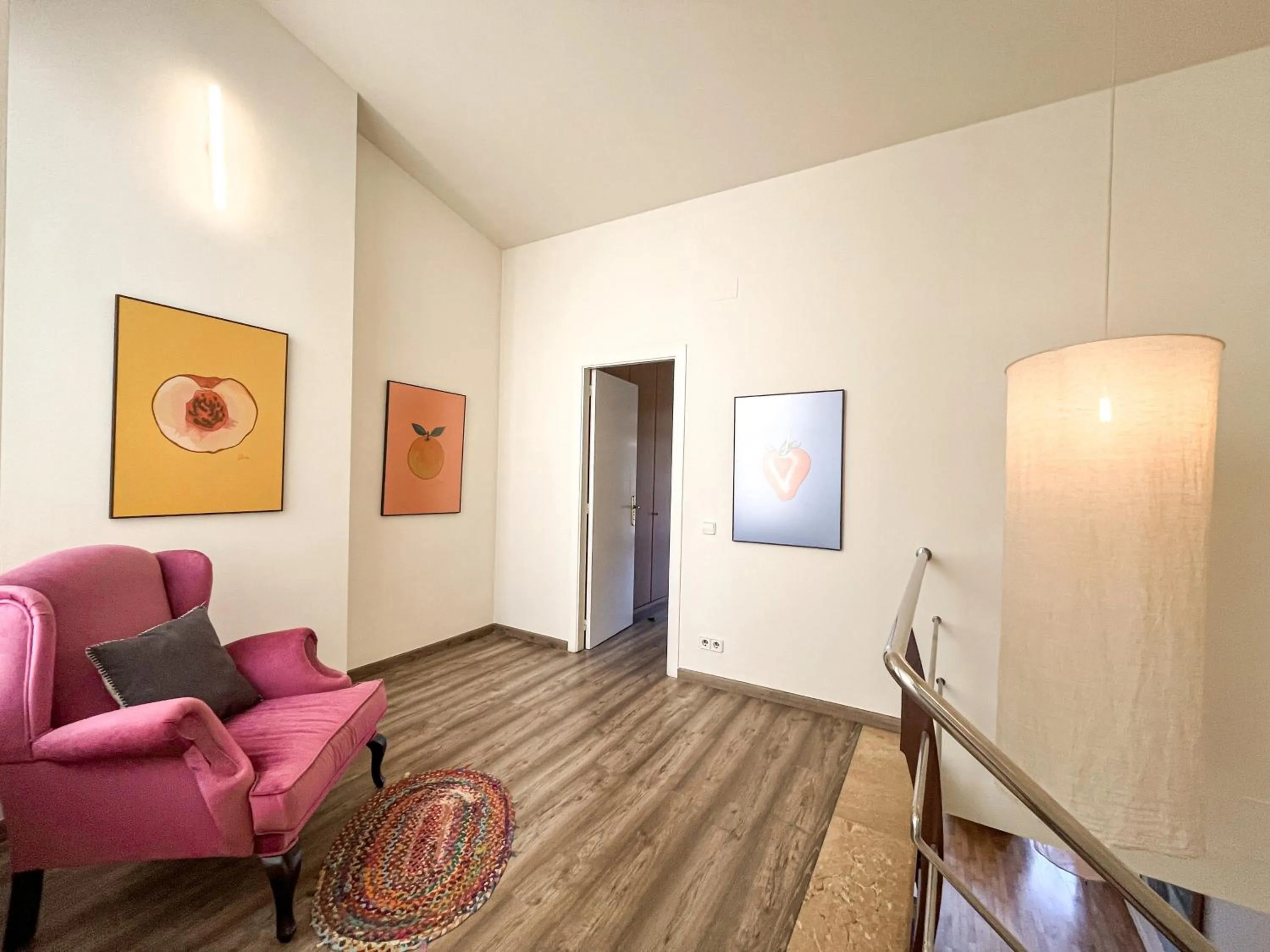 Sleep & Stay- Luxury top floor apt with terrace